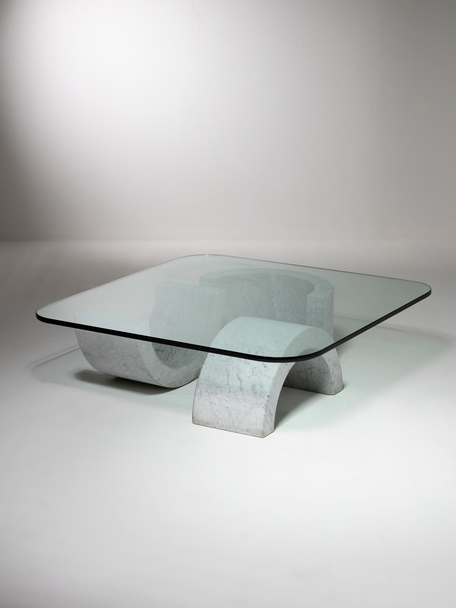 Niedriger Tisch „Groppo“ aus Marmor und Glas von Raffaello Repossi für Up&Up, Italien, 1970er Jahre im Zustand „Gut“ im Angebot in Milan, IT