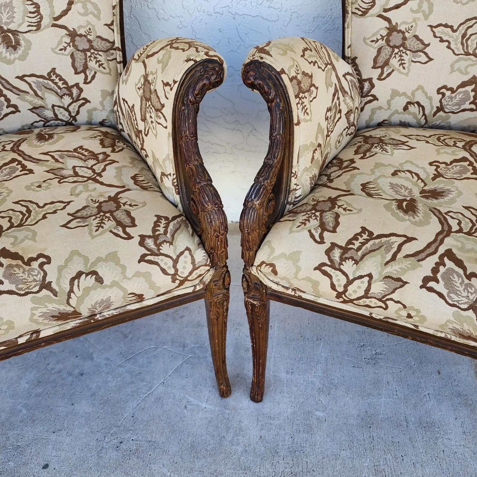 Poltrone Grosfeld House Coppia di poltrone antiche In condizioni discrete in vendita a Lake Worth, FL