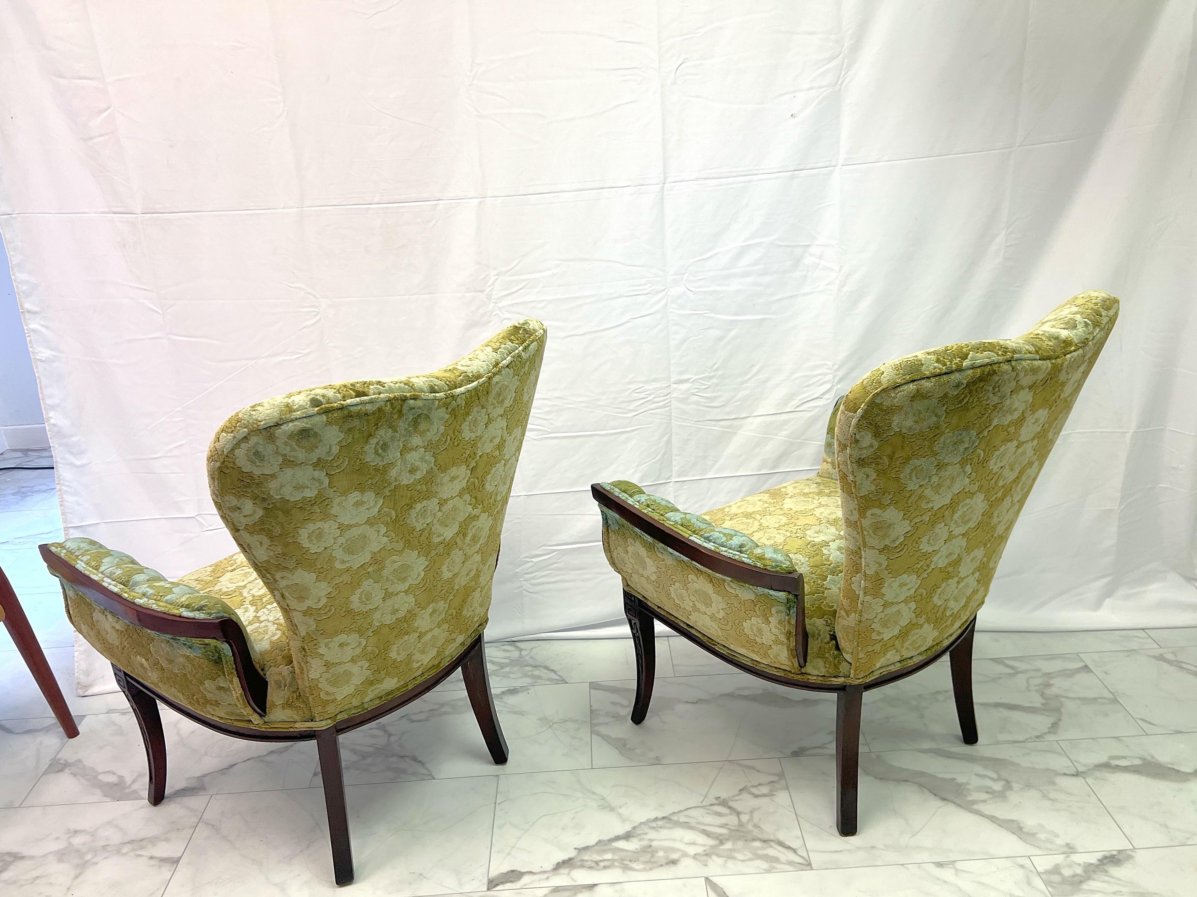 Paire de chaises de cheminée attribuées à Grosfeld House en tapisserie florale verte 3