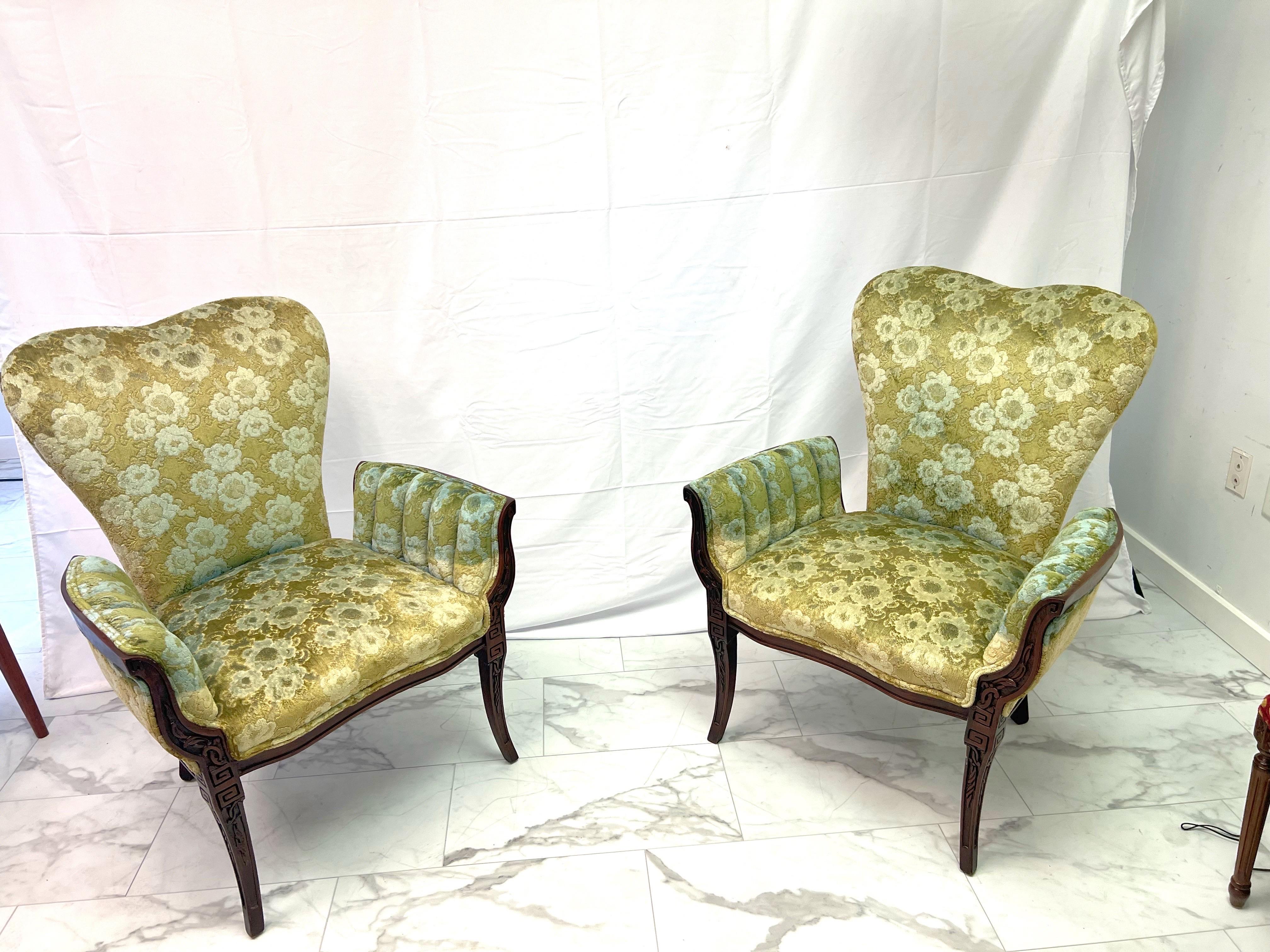 Paire de chaises de cheminée attribuées à Grosfeld House en tapisserie florale verte 9