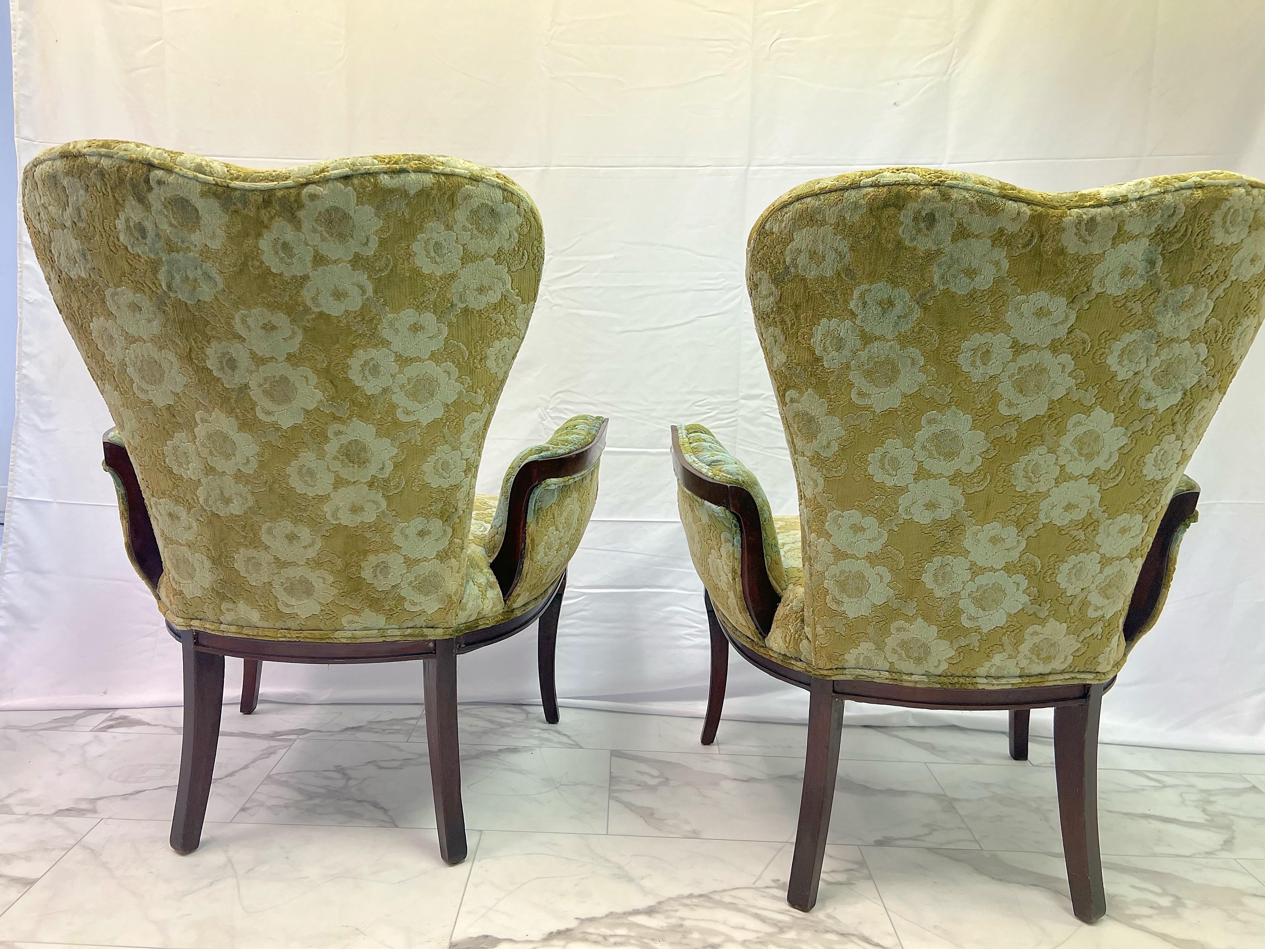 Paire de chaises de cheminée attribuées à Grosfeld House en tapisserie florale verte 2