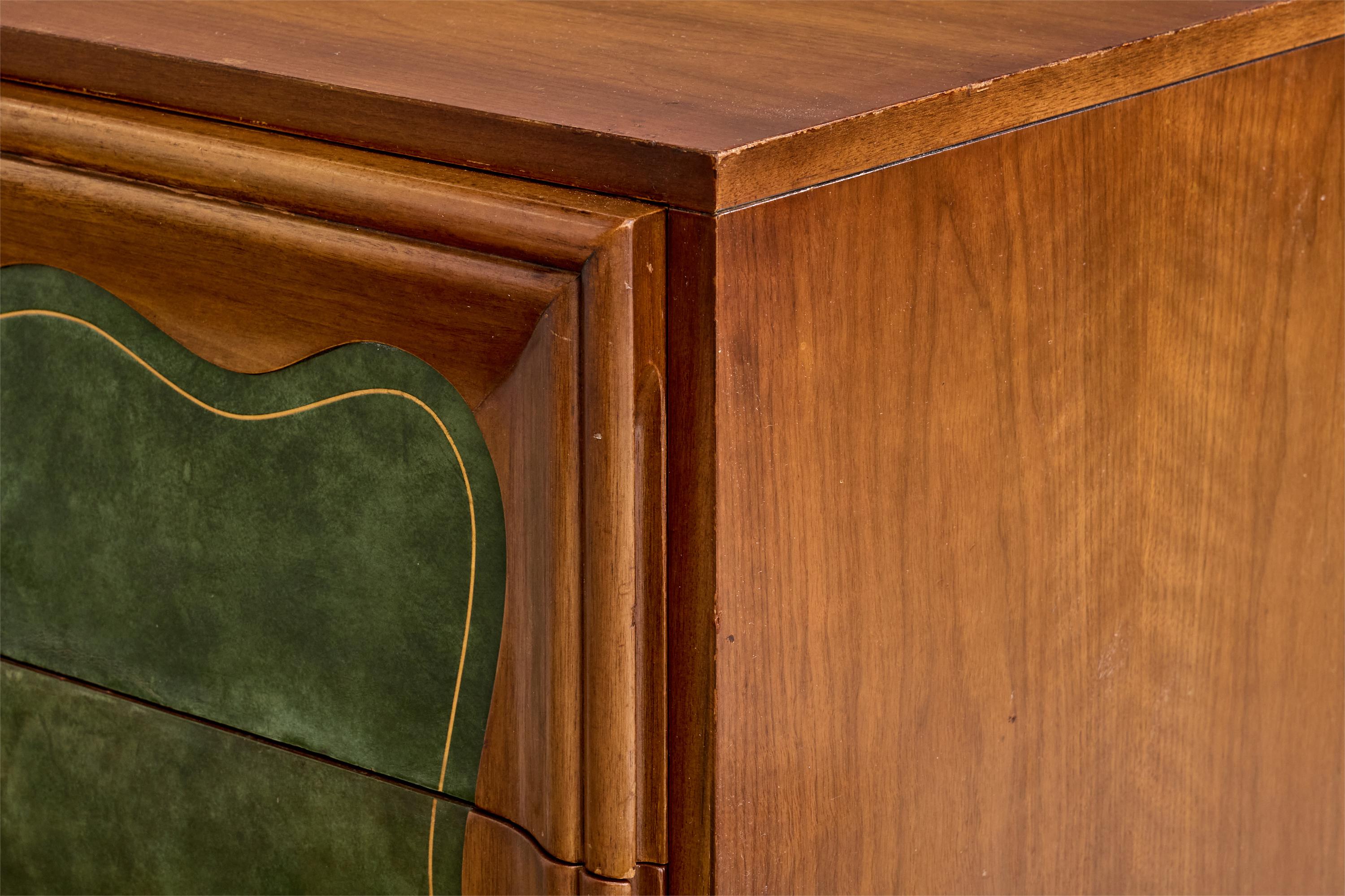 Grosfeld House, Chests of Drawers, Walnut, Leather, USA, 1940s For Sale 3