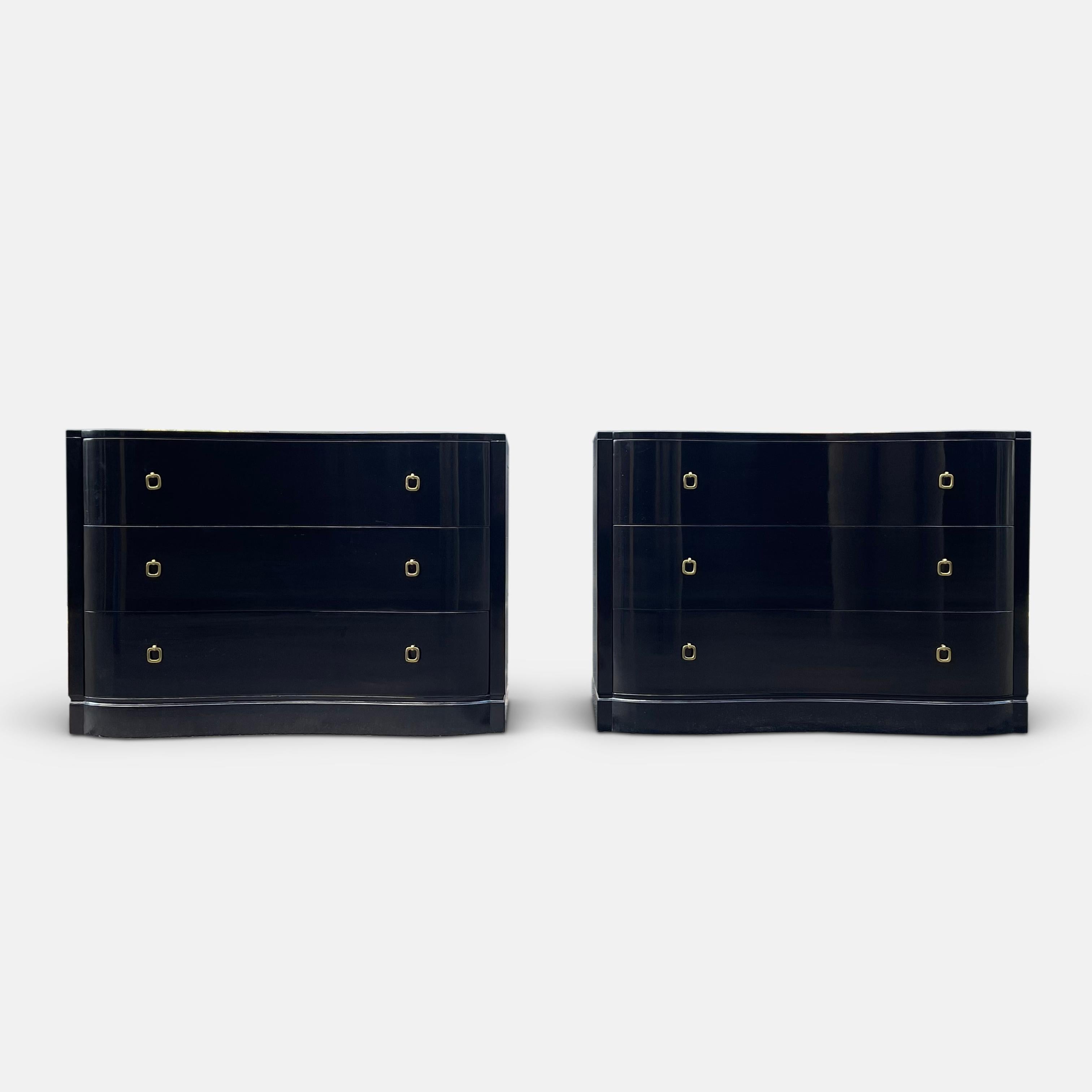 These two beautiful chests in black lacquer were made by the designer Lorin Jackson in the 1940s for the celebrated New York furniture company Grosfeld House, whose metal plaque can be seen inside the drawers.
Serving as a wonderful reminder that