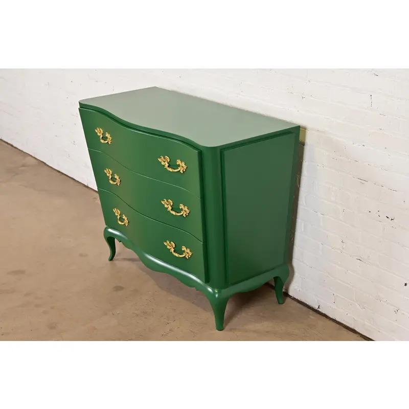 Grosfeld House French Provincial Louis XV Chest of Drawers, Newly Refinished In Good Condition For Sale In South Bend, IN