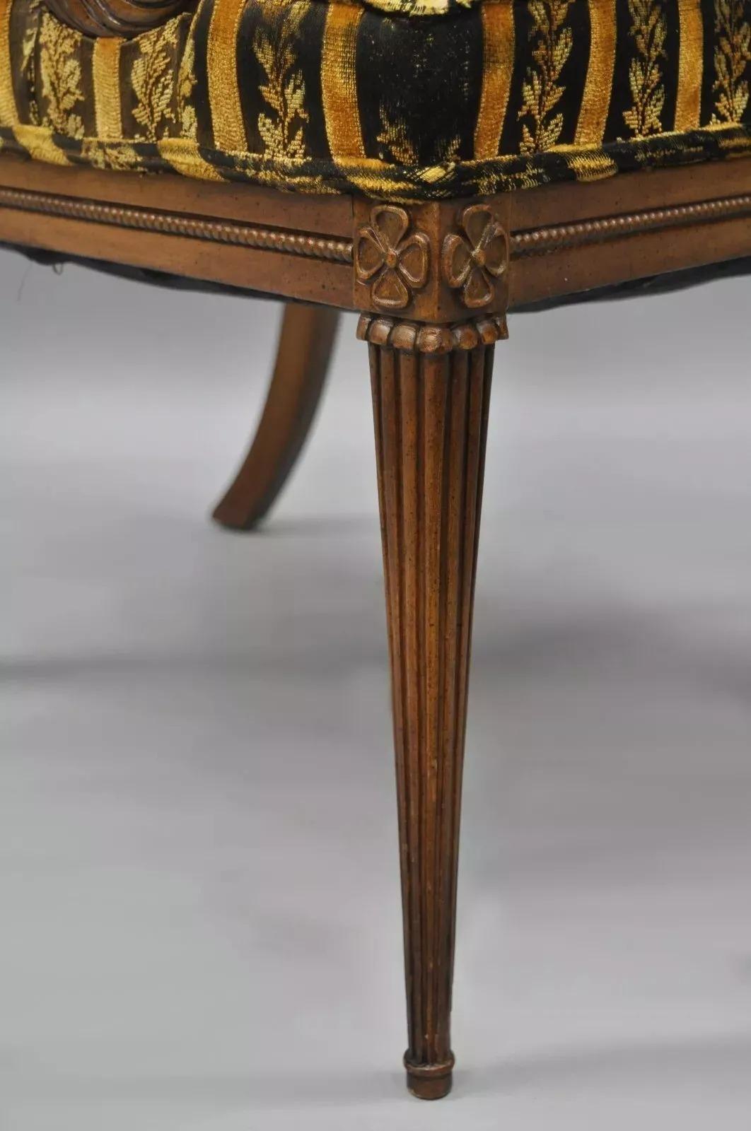 Poltrone con piume intagliate in mogano della Grosfeld House Hollywood Regency - Coppia in vendita 2