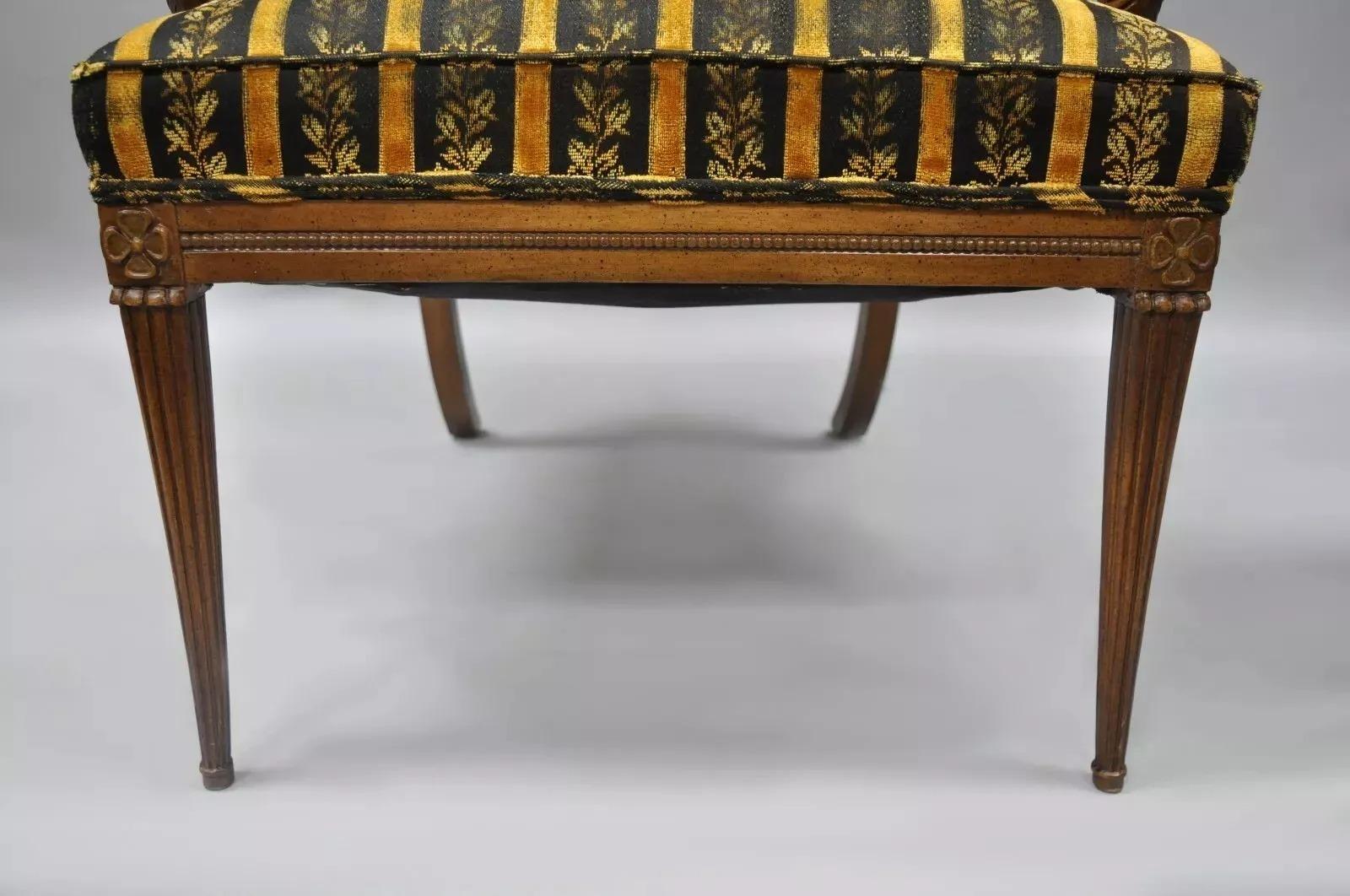 Poltrone con piume intagliate in mogano della Grosfeld House Hollywood Regency - Coppia in vendita 3