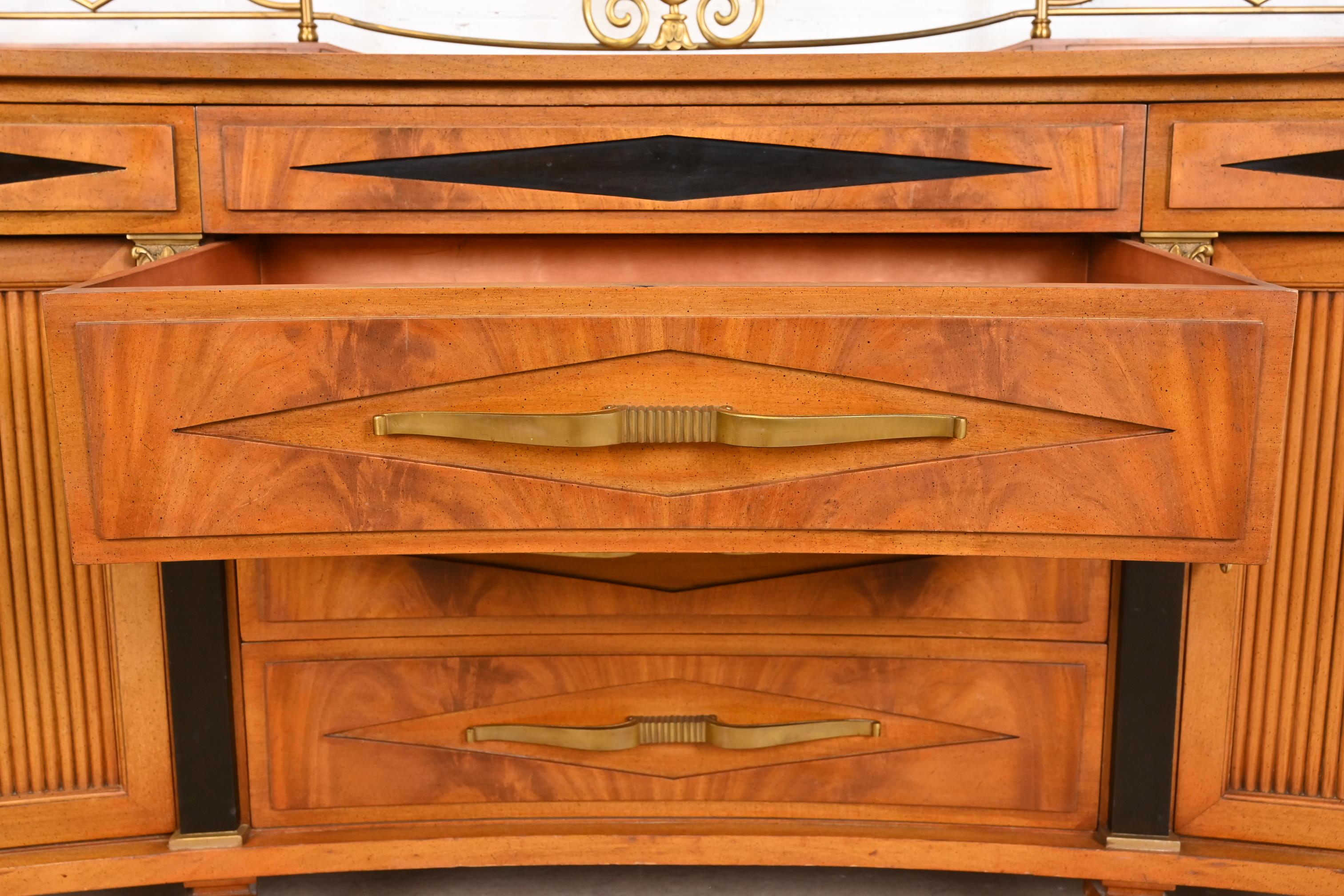Credenza o mobile da bar in mogano Grosfeld House Hollywood Regency in vendita 2