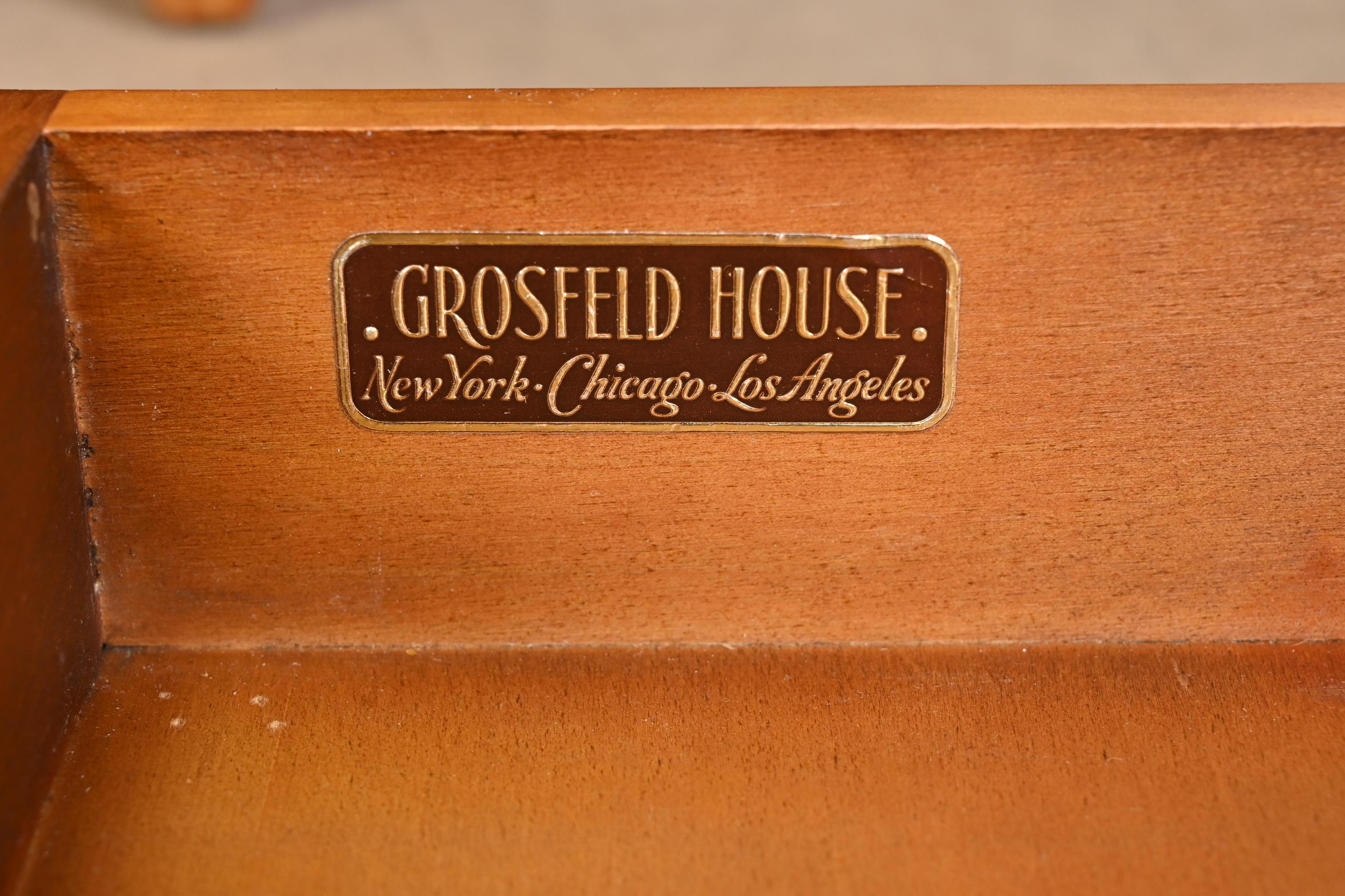 Zweistöckige Hollywood-Regency-Nachttische aus Mahagoni von Grosfeld House, Paar im Angebot 5