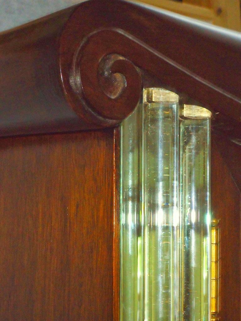 Vitrina in mogano illuminata con canne di vetro di Lorin Jackson di Grosfeld House del 1940 circa in vendita 4