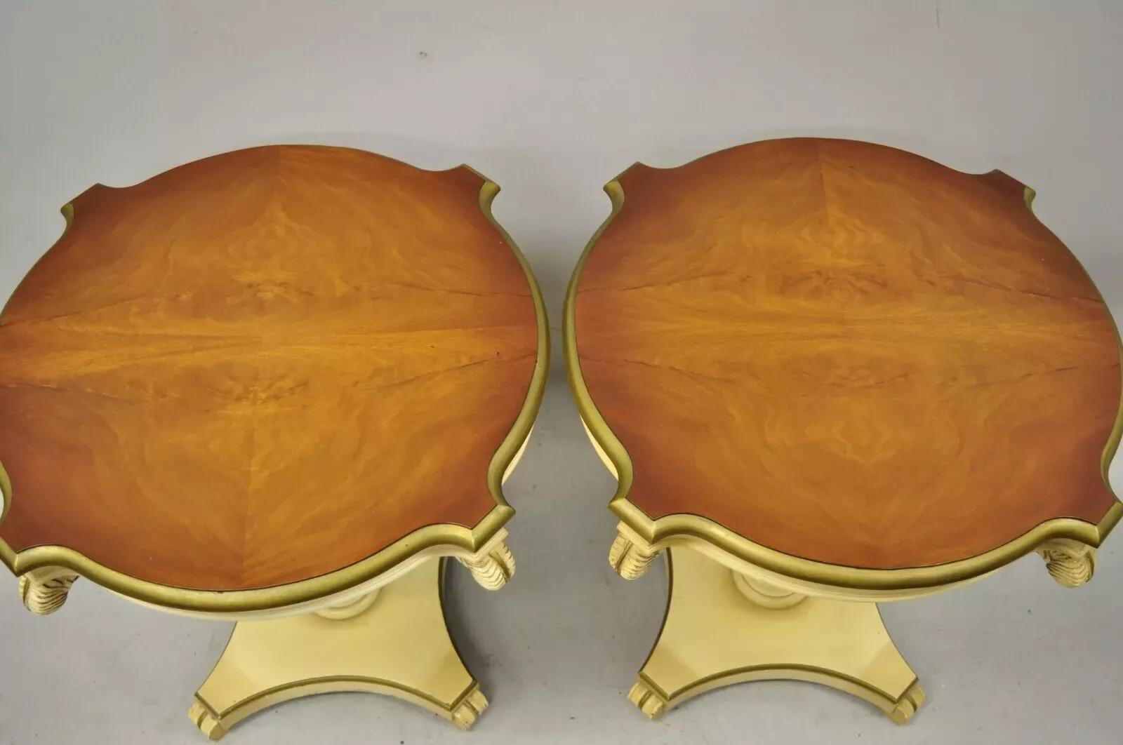Mesas auxiliares de la Regencia con pedestal de plumas talladas Grosfeld House - Pareja en venta 1
