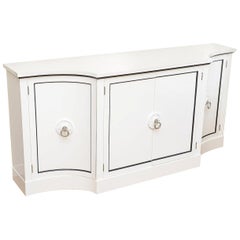 Grosfeld House Vintage Regency-Schrank oder Buffet, weiß lackiert, Nickel-Silber