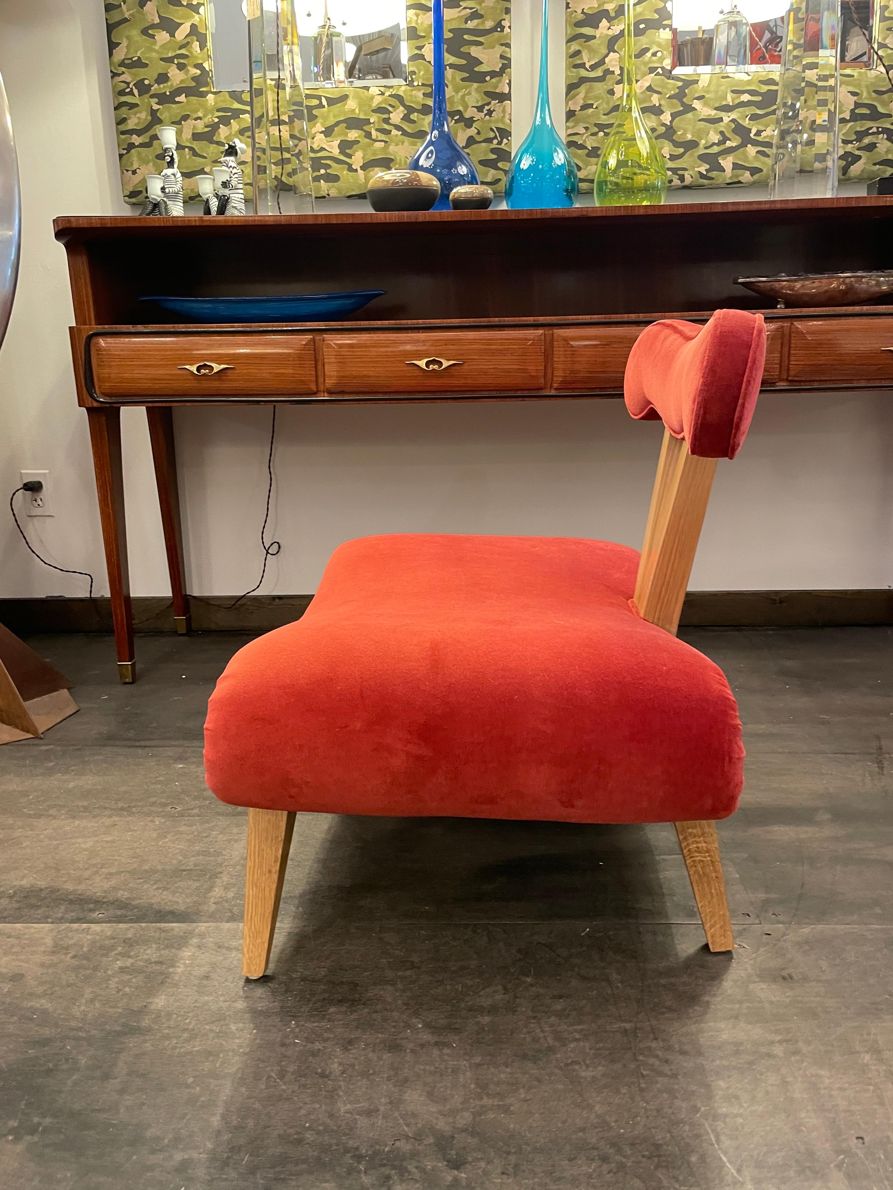 Grosfeld House Sessel ohne Armlehne „Cranberry“ (Mitte des 20. Jahrhunderts) im Angebot