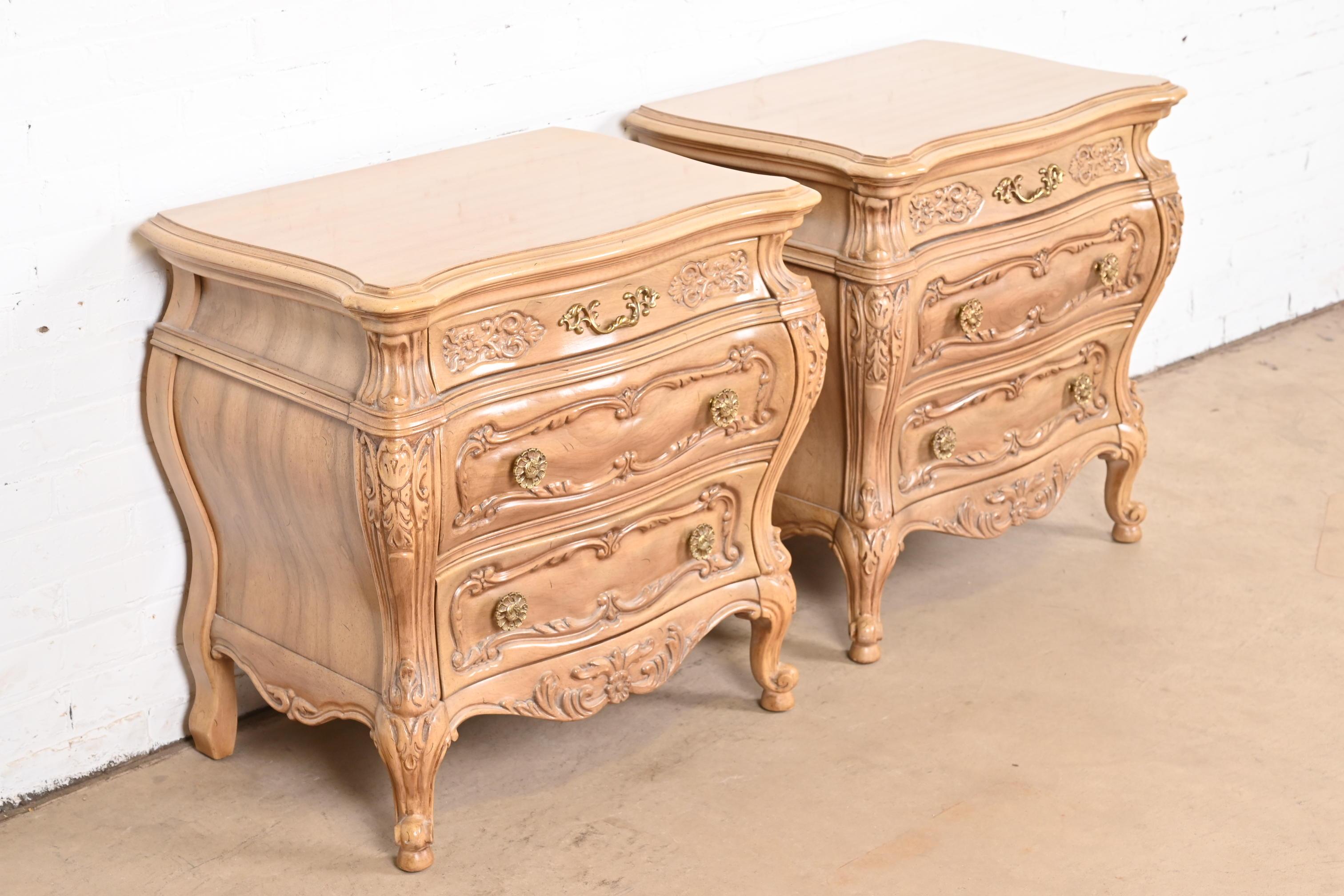 Grosfeld House Style French Provincial Louis XV Bleached Walnut Bedside Chests For Sale 1