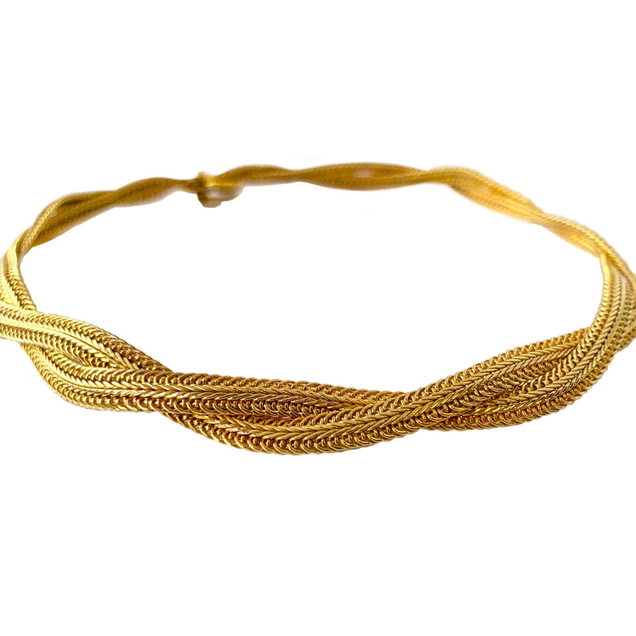 This 18 karat yellow gold mesh woven necklace from 1964 feels so luxurious. Designed by Grosse it is 15