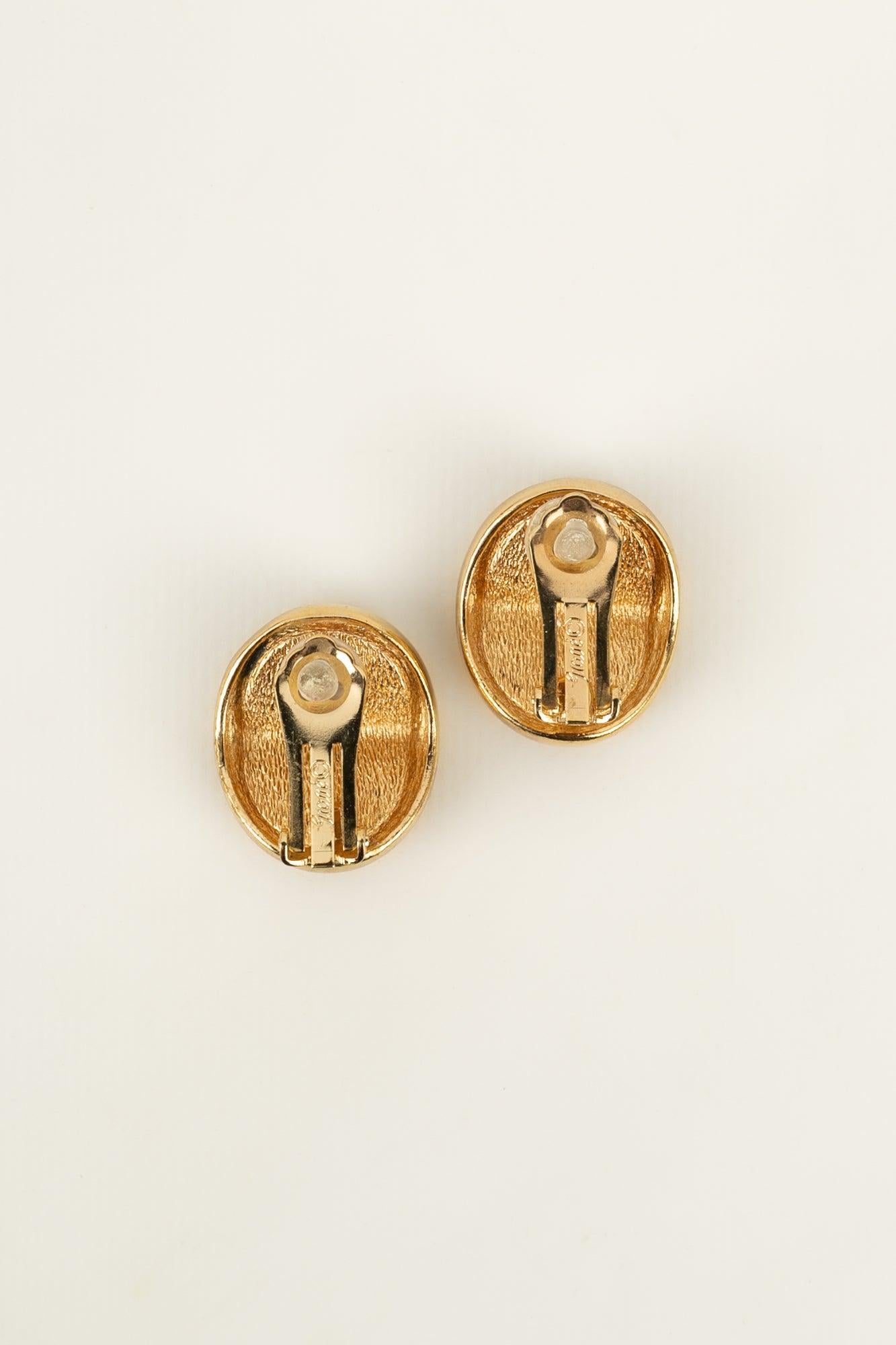 Grossé Clip-on Earrings in Golden Metal and Glass Paste In Excellent Condition For Sale In SAINT-OUEN-SUR-SEINE, FR
