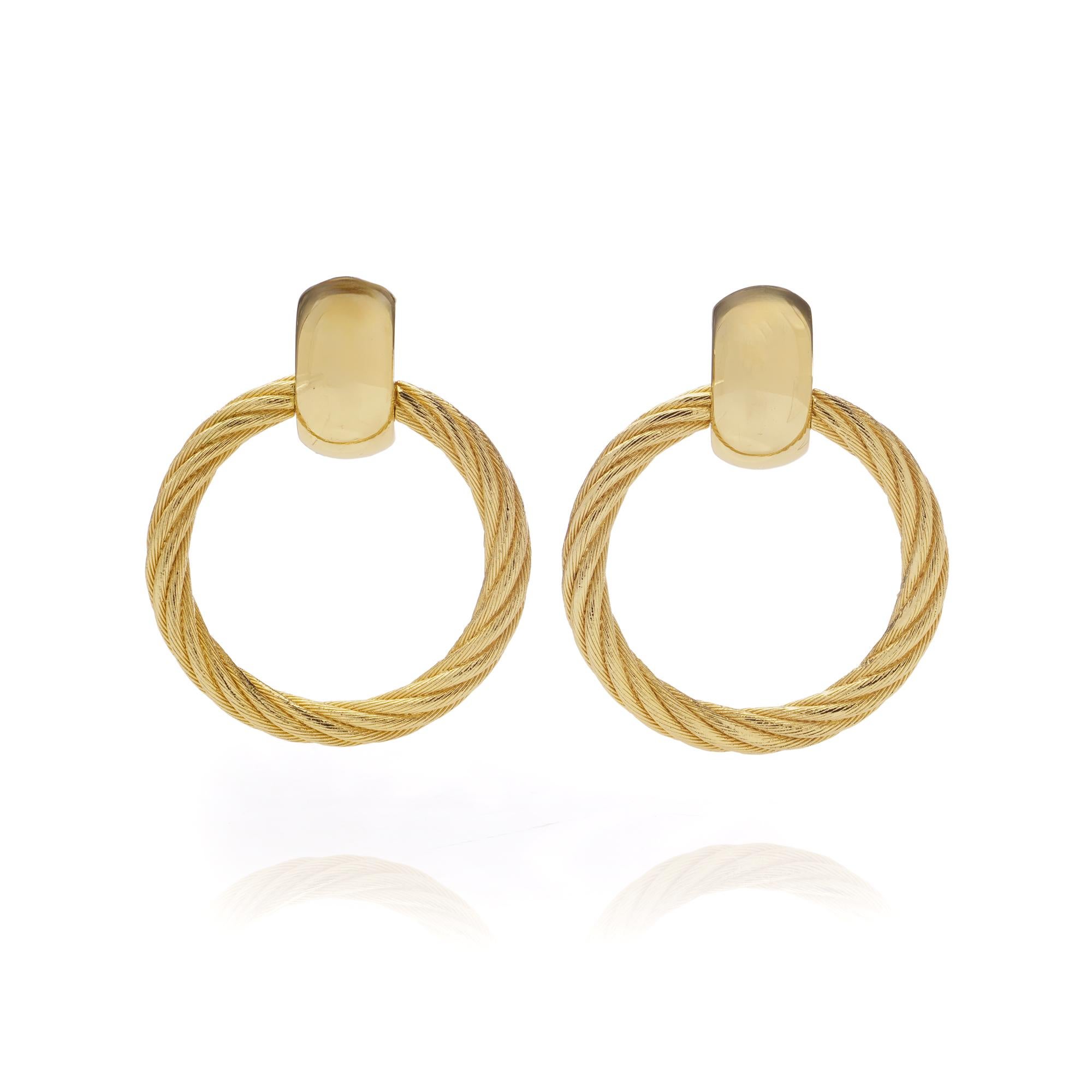 A striking pair of vintage Christian Dior hoop earrings designed by Grosse for Dior in the 1980s. Crafted with a luxurious gold-plated finish, these clip-on earrings feature textured twisted rope hoops suspended from a smooth polished top