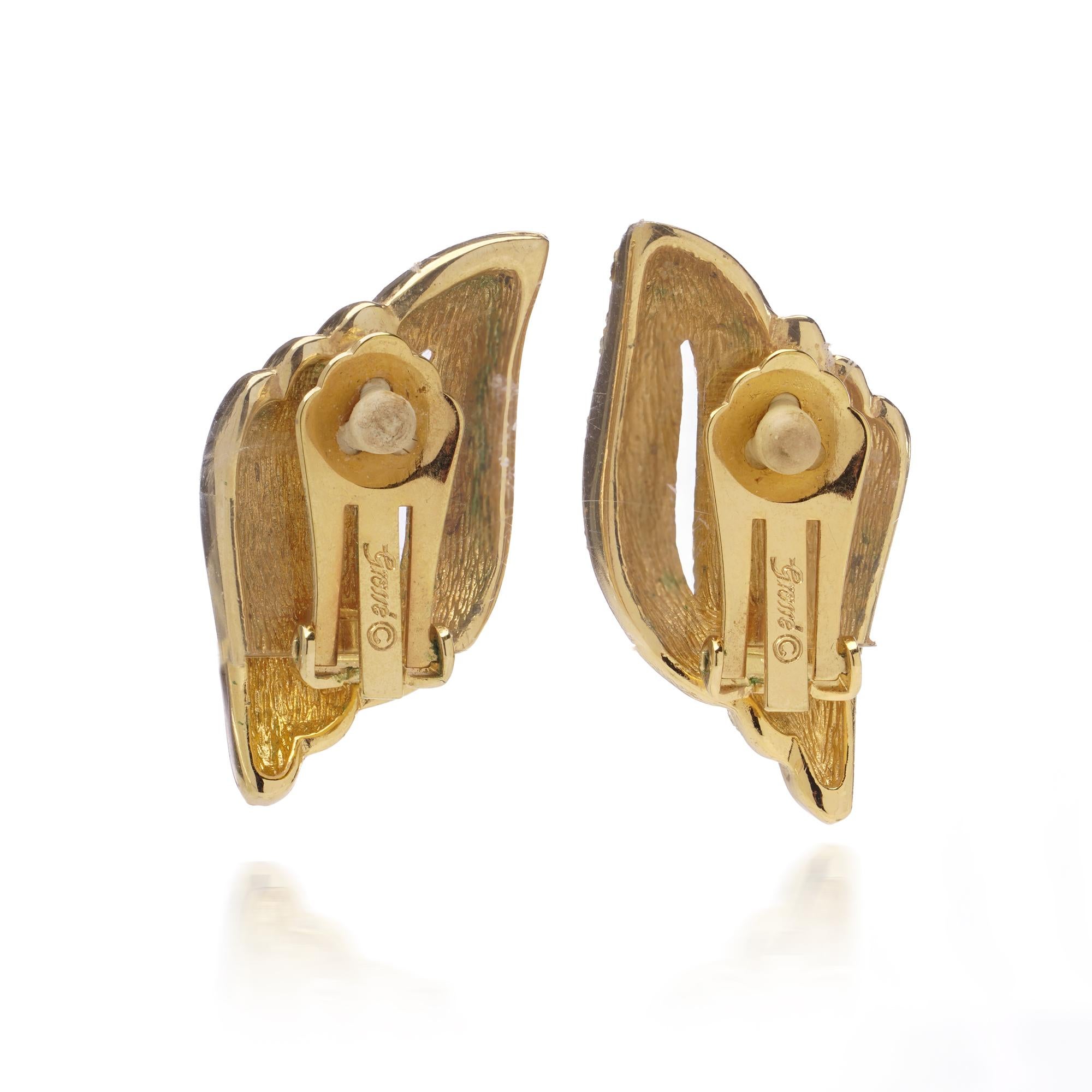 These vintage Grosse for Dior earrings showcase the craftsmanship of Dior’s mid-20th century costume jewellery. Designed in a sculptural gold-plated form with pavé-set crystals, they catch the light beautifully and make a refined statement. Created