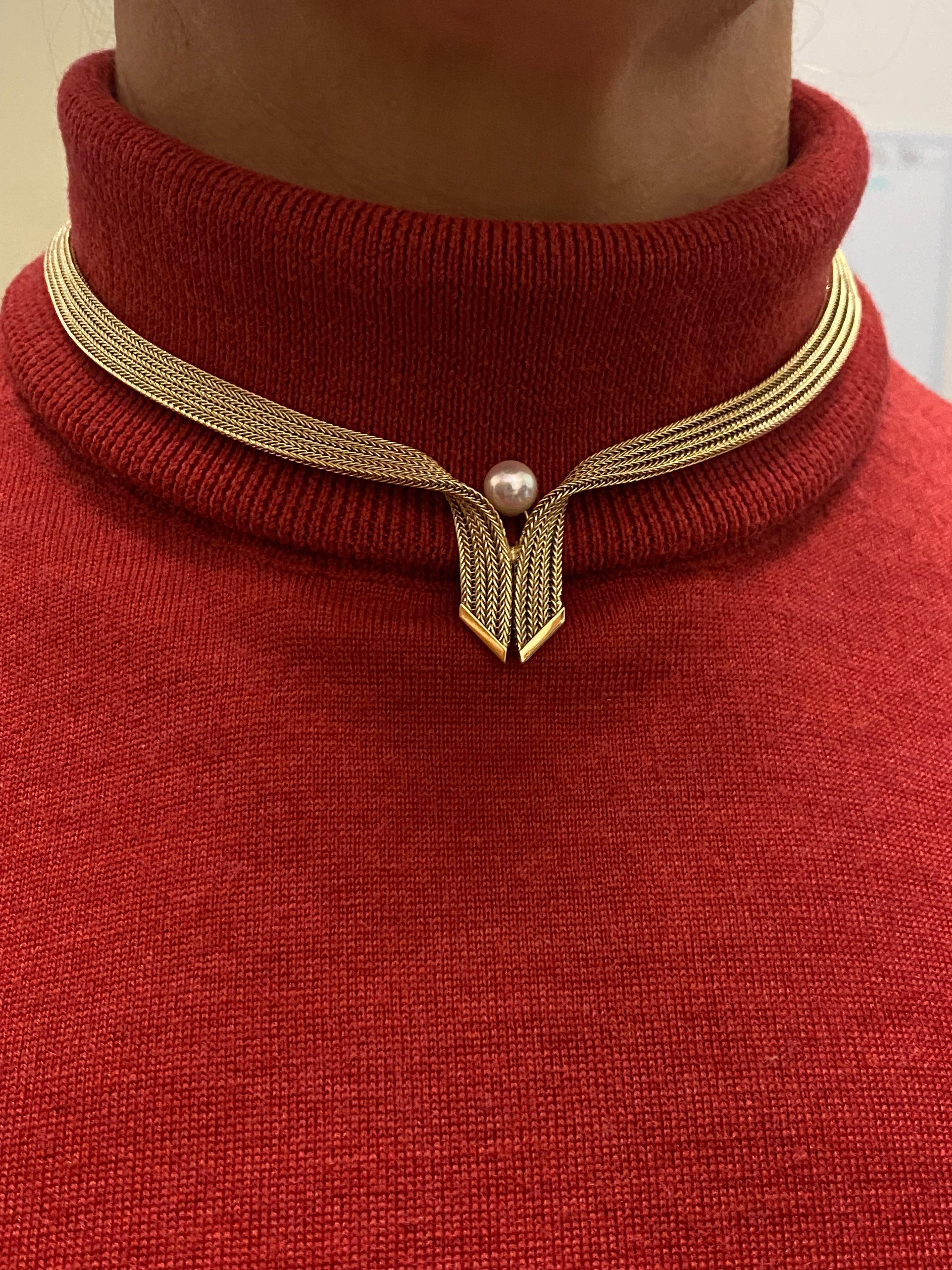 This Magnificent Piece of Jewelry is Retro,

dating back to year of 1963 

yet it's in remarkable condition


Created by Grosse Germany  - 
who was an exclusive manufacturer for Christian Dior - 

designed as an elegant Y-shaped necklace, 

this
