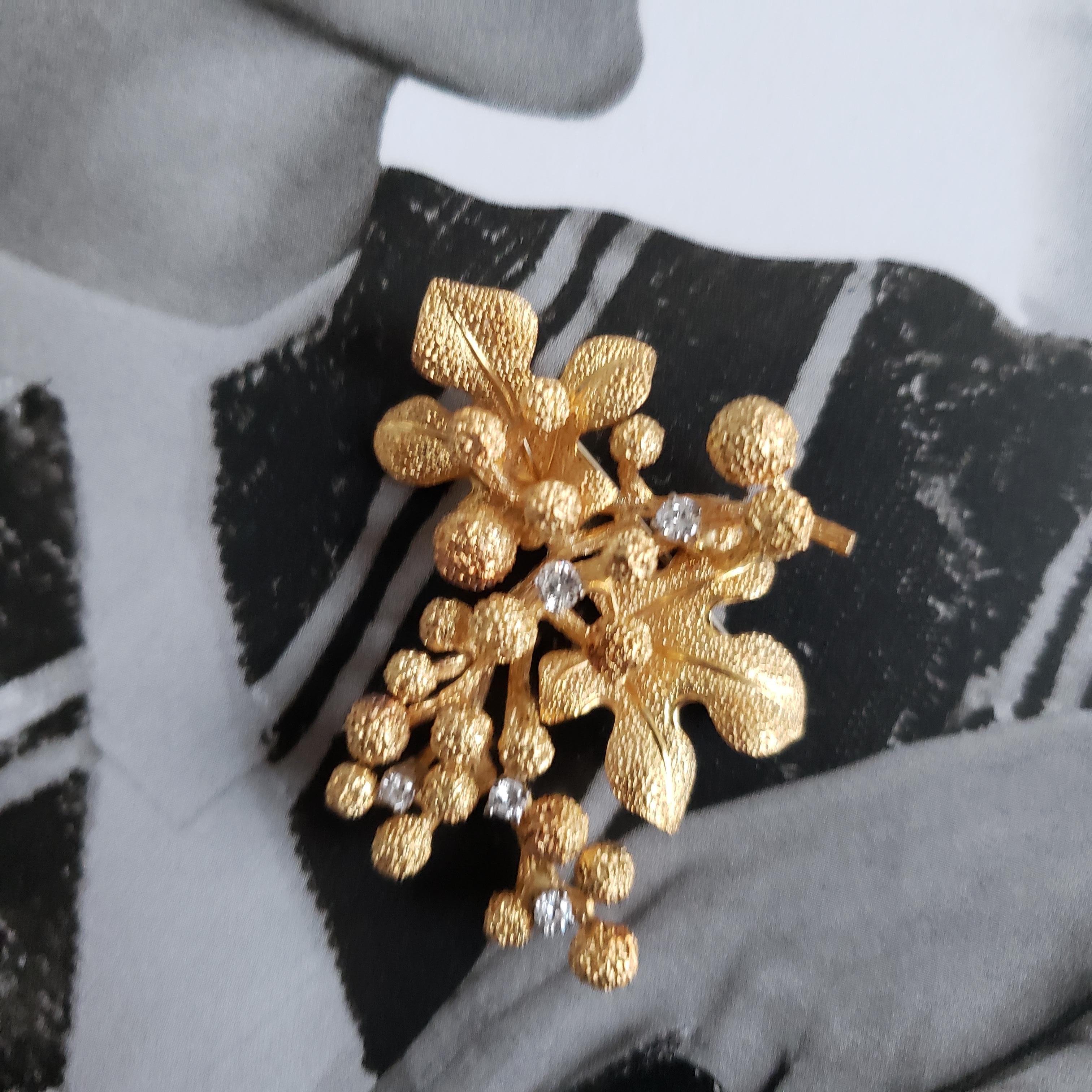 Une sculpture portable de l'âge d'or du design européen. Cette broche florale abstraite et moderniste, fabriquée en 1967 par Grossé - le légendaire atelier allemand à l'origine des bijoux Dior pendant plus de 50 ans - fusionne l'inspiration