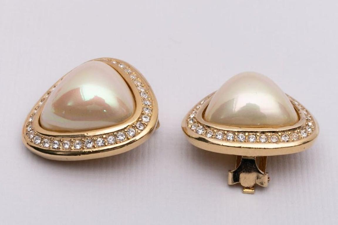 Women's Grosse Gilted Metal Clip-on Earrings For Sale