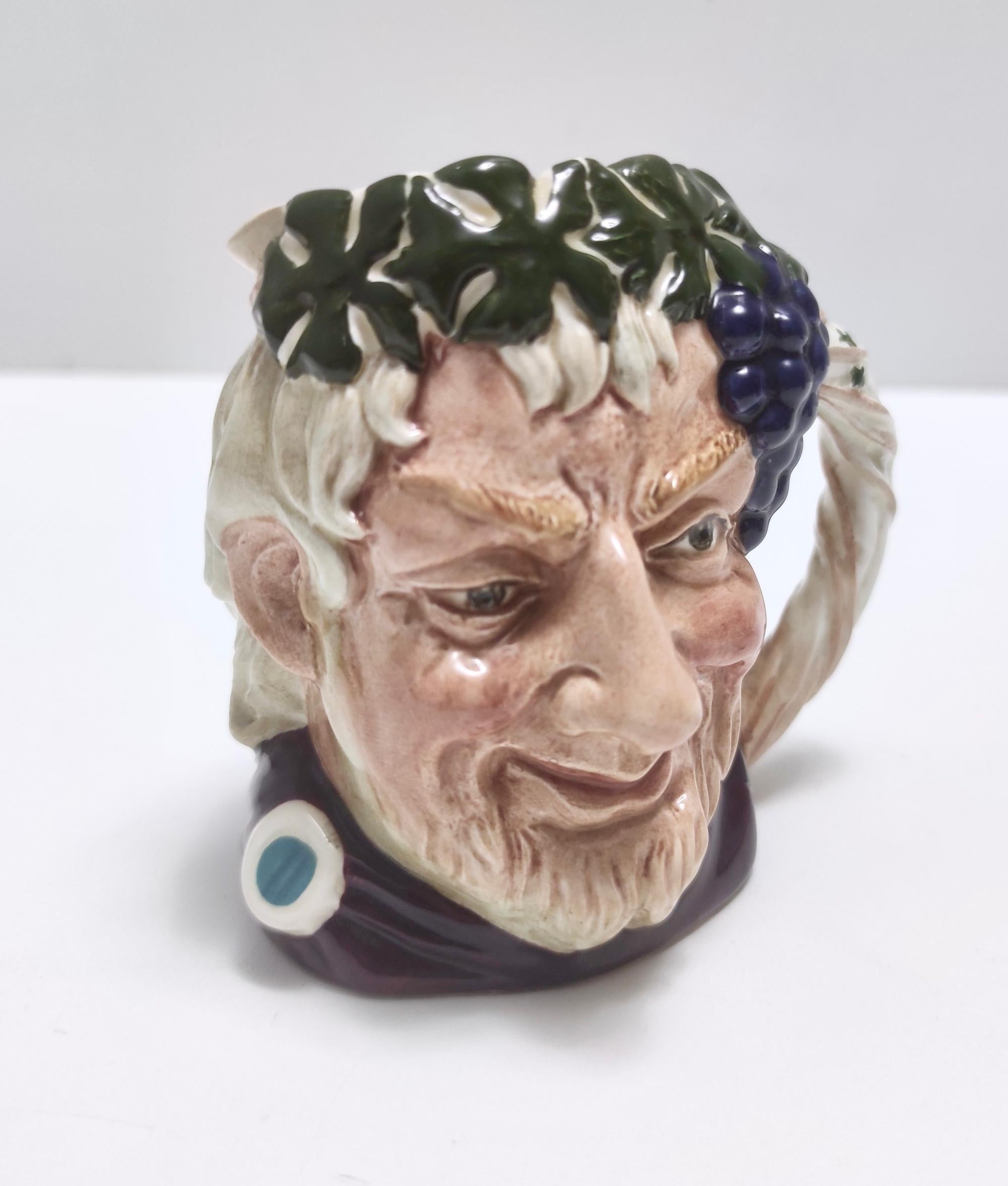 Made in the United Kingdom in 1958.
It is made in polychrome ceramic.
This tankard is vintage, therefore it might show slight traces of use, but it can be considered as in excellent original condition. 
It is marked on the bottom. 

Width: 10 cm