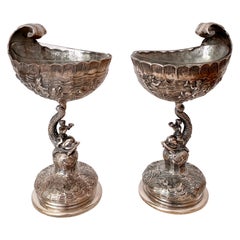 Paire de plats à pied en métal Grotto
