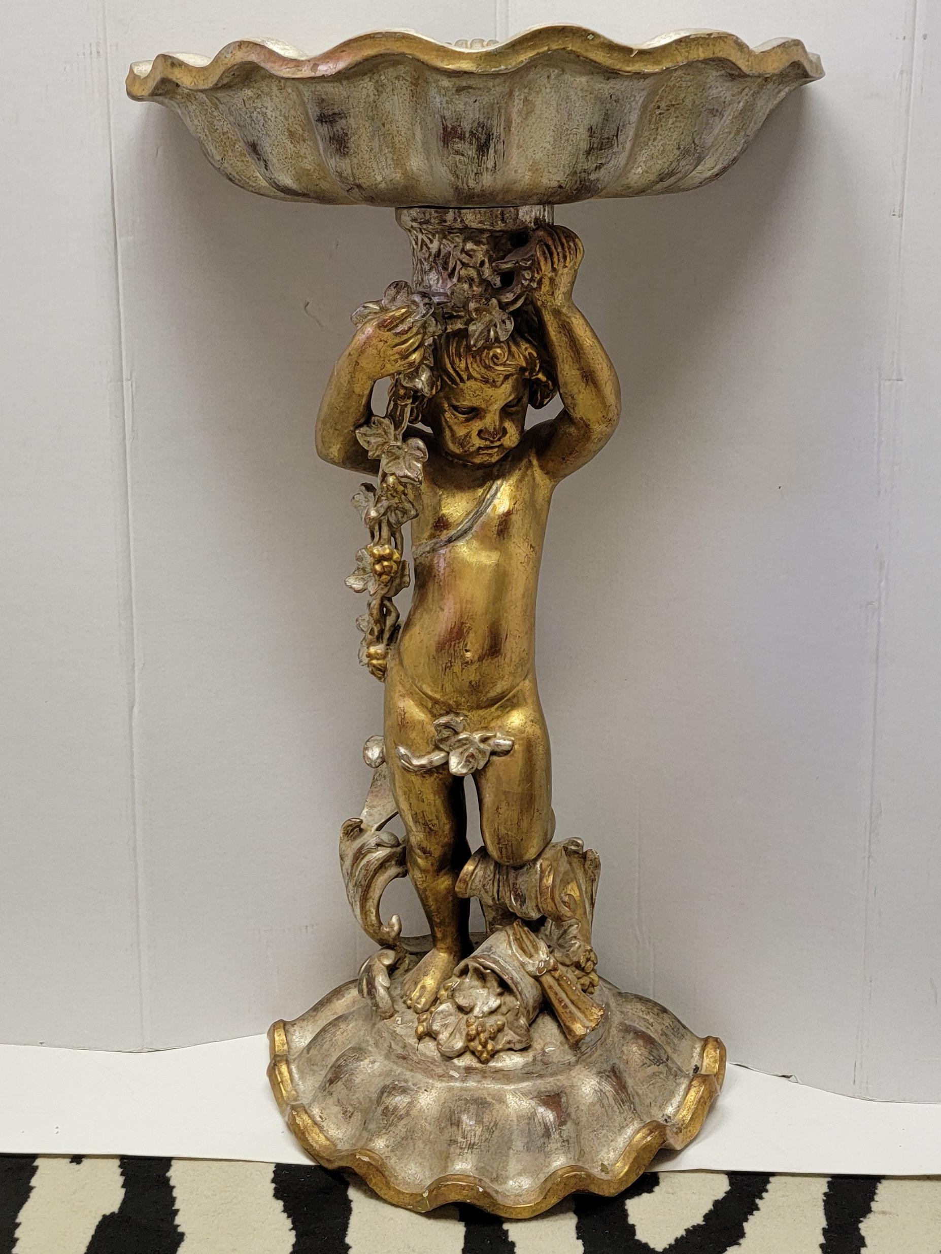 Grotto Style Italian Giltwood Carved Putti and Shell Form Jardiniere In Good Condition For Sale In Kennesaw, GA