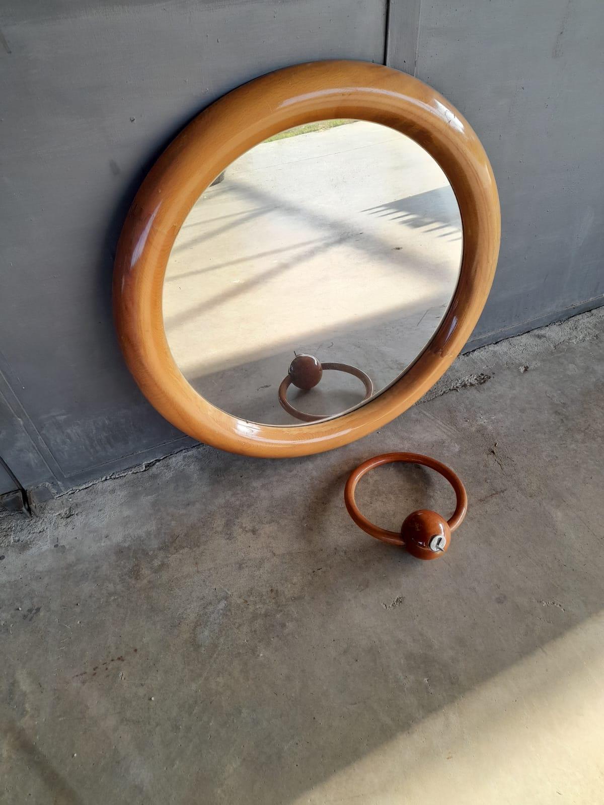 Appendiabiti da terra per soffitto con elementi sferici in legno di noce anni '70 in vendita 12