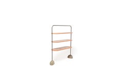Scaffale avvolto in pelle della collezione Grounded