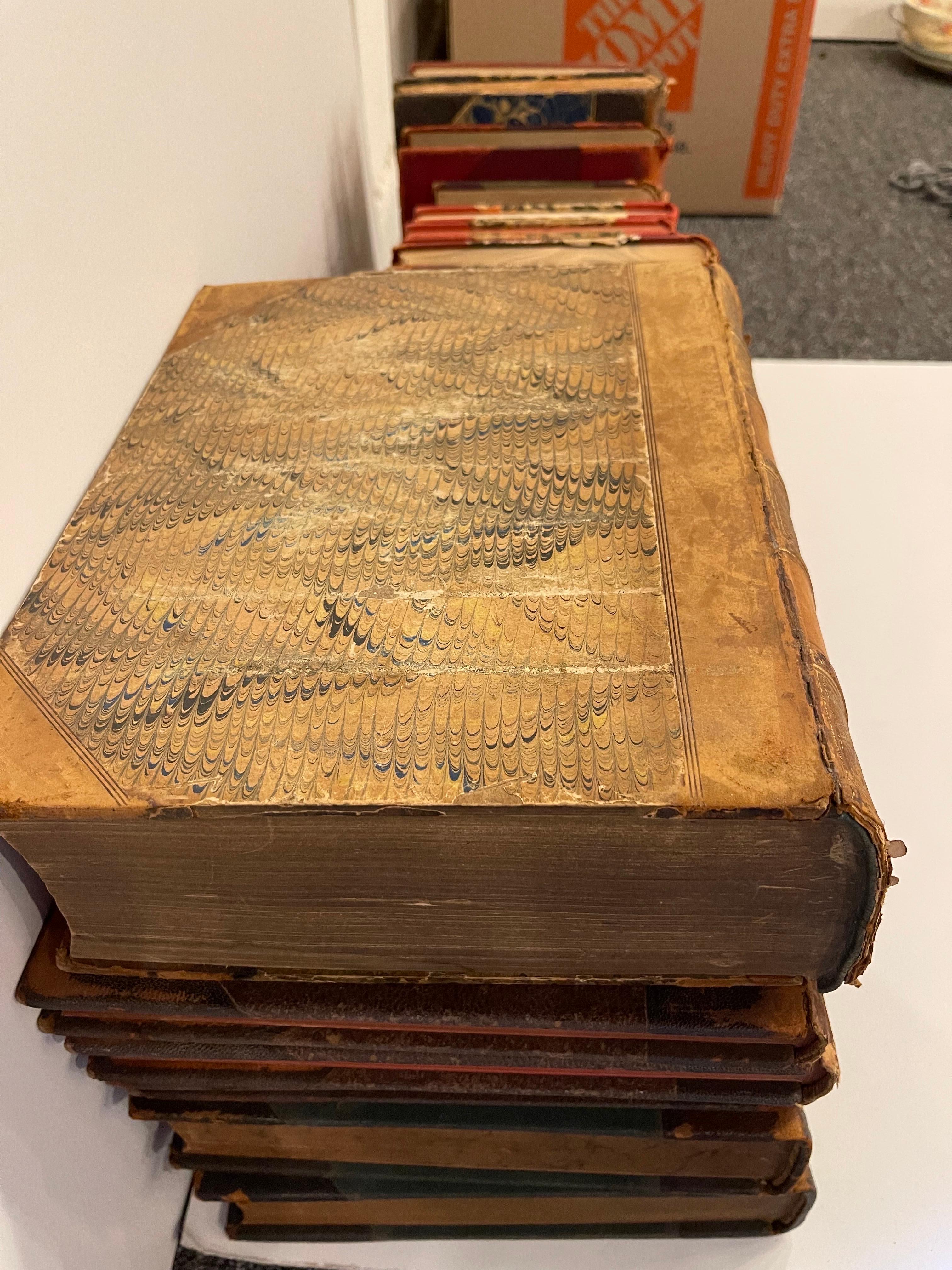 Groupe de 17 livres reliés en cuir ou marbrés assortis, 19e siècle en vente 1