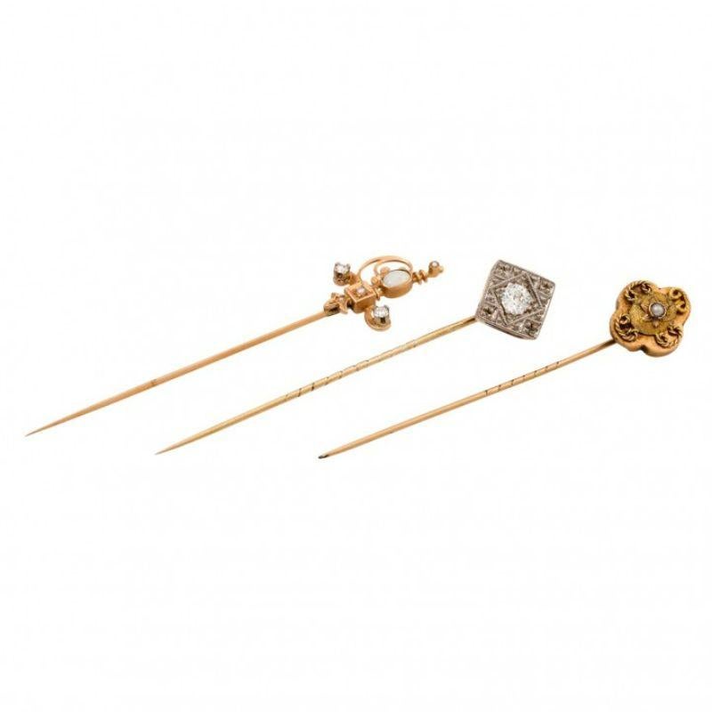 1x con diamante talla antigua de aprox. 0,3 ct, aprox. LBV (I-J)/SI2, 1x con ópalo y 2 pequeños diamantes talla antigua, por lo demás medias perlas e imitaciones de perlas, GG/RG/WG 12-14K, 5,3 g, 2 estuches de metal, alrededor de 1900, parcialmente