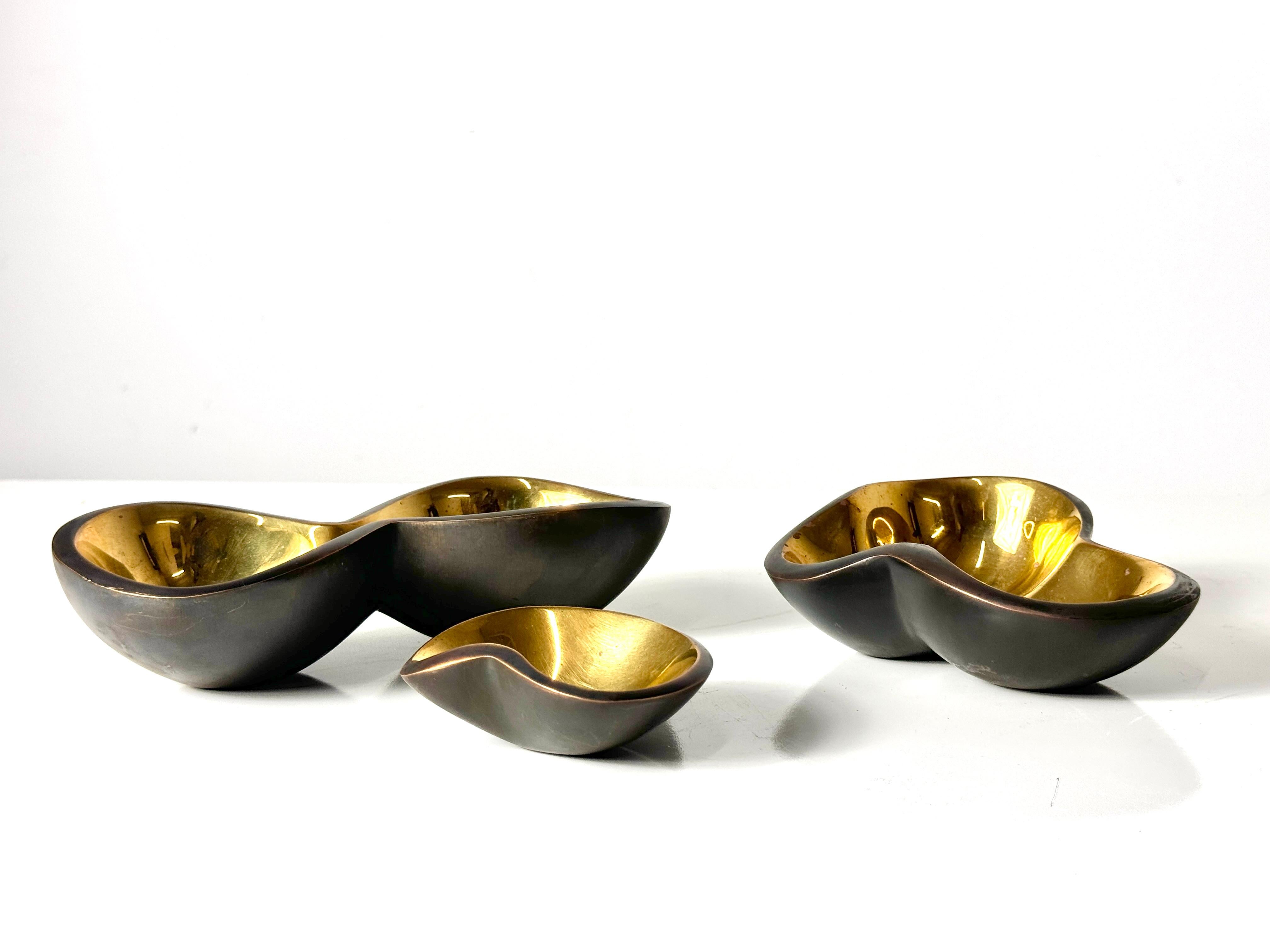 Modern Set of 3 Bronze & Gold Biomorphic Decorative Bowl Sculptures by Jonathan Adler For Sale