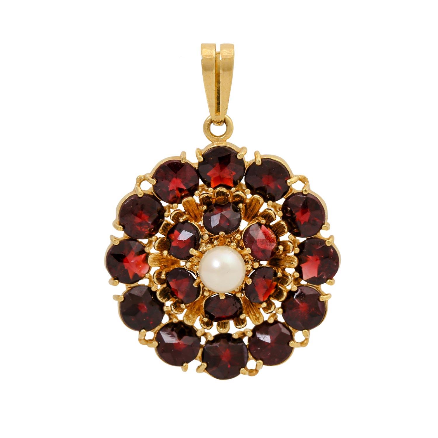 Group of 3 Pieces of Garnet Jewellery In Fair Condition For Sale In Stuttgart, BW