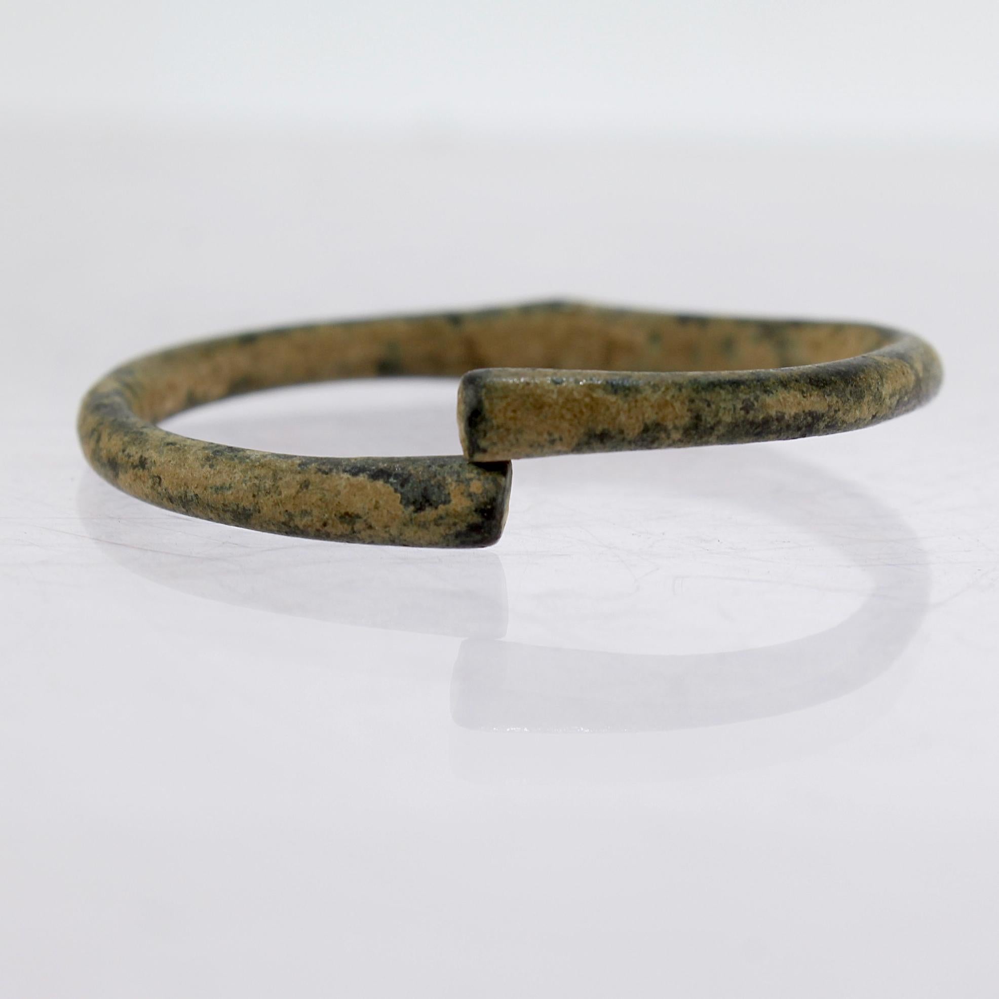 Groupe de 4 bracelets en bronze de style romain ancien 1