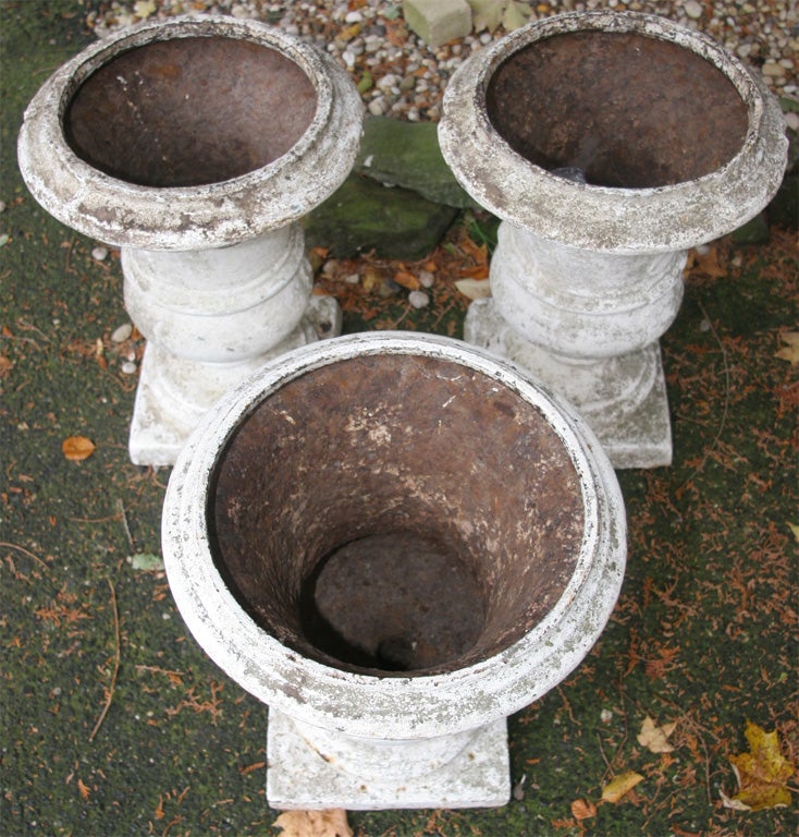 Group of 4 Cast Iron Regence Style Urns In Good Condition For Sale In Mt. Kisco, NY
