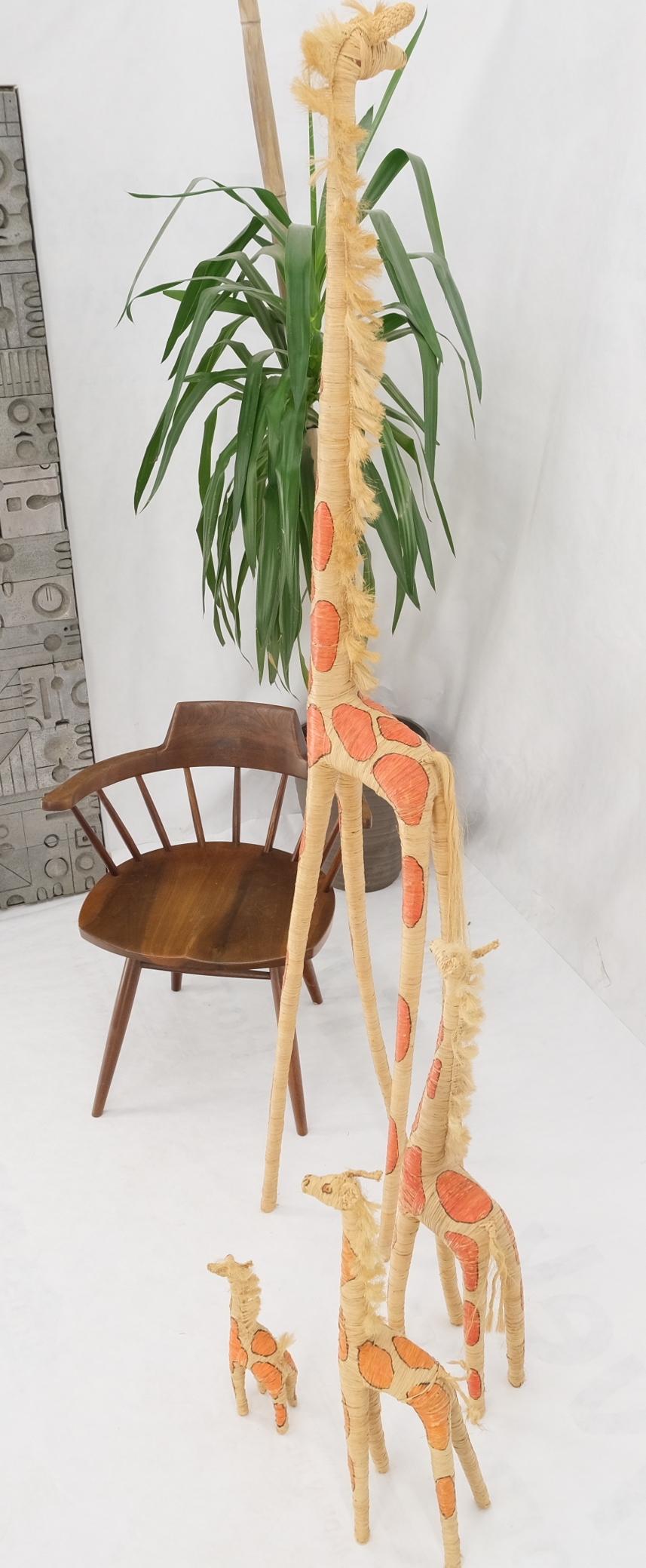 Group of 4 Giraffe Folk Art Rattan Bamboo Straw Hand Painted Animal Sculptures  For Sale 2