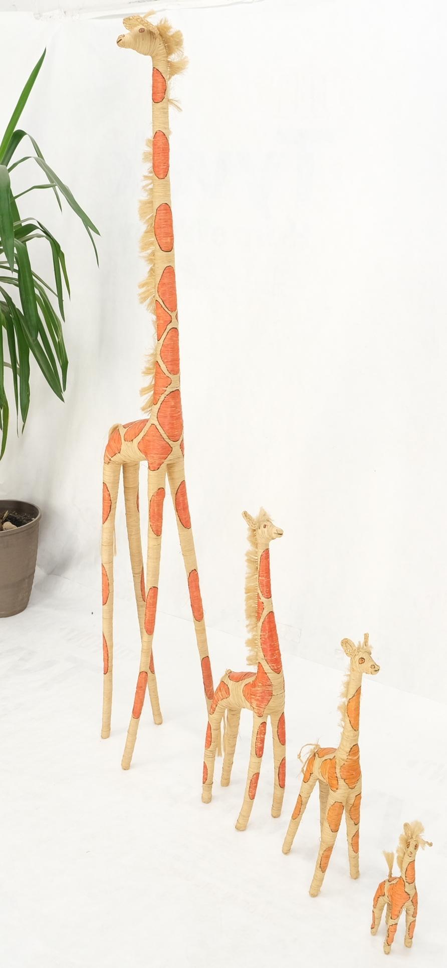 Group of 4 Giraffe Folk Art Rattan Bamboo Straw Hand Painted Animal Sculptures  For Sale 5