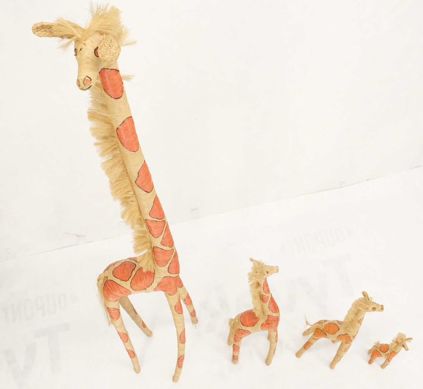 Group of 4 Giraffe Folk Art Rattan Bamboo Straw Hand Painted Animal Sculptures  For Sale 6