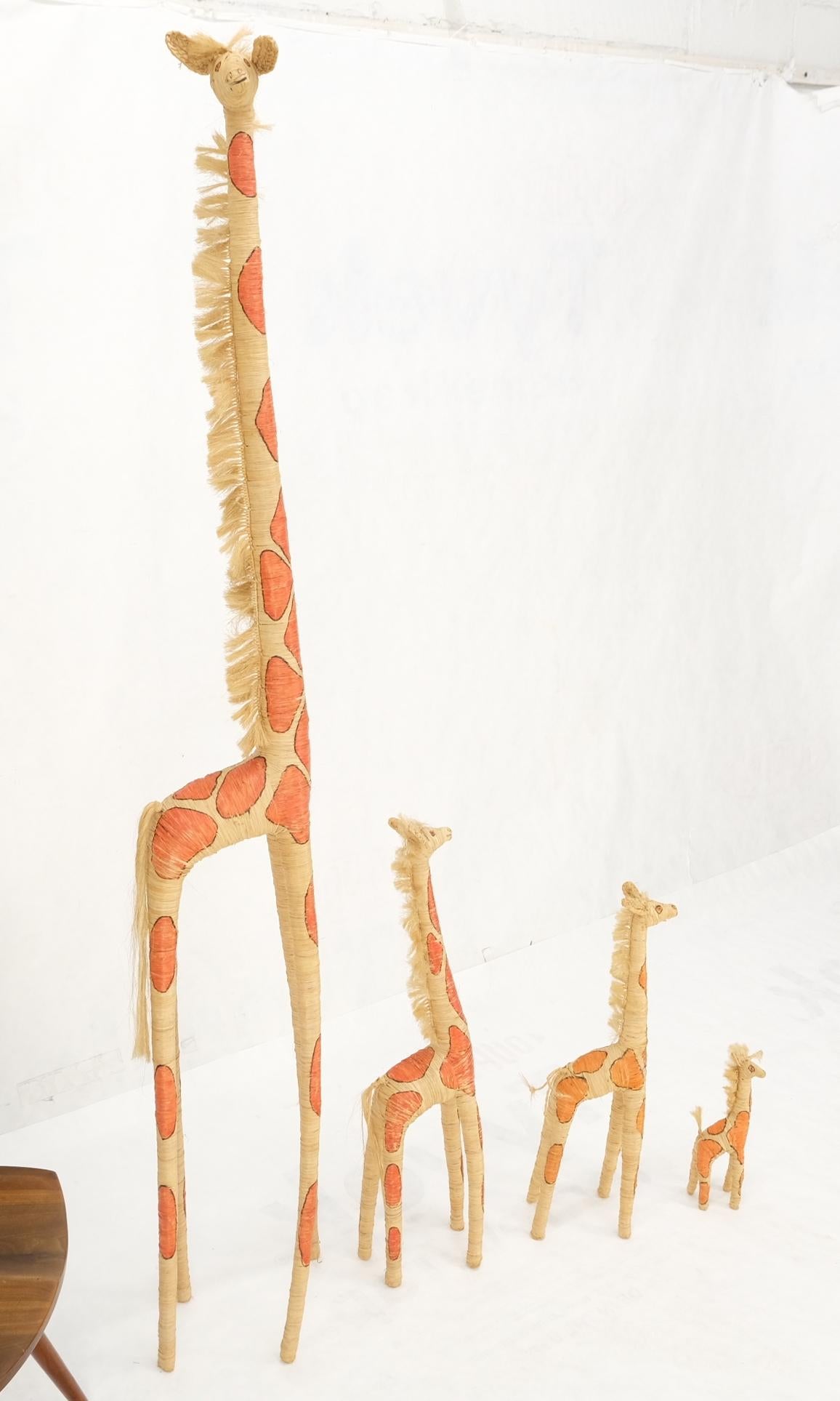 Group of 4 Giraffe Folk Art Rattan Bamboo Straw Hand Painted Animal Sculptures  For Sale 7