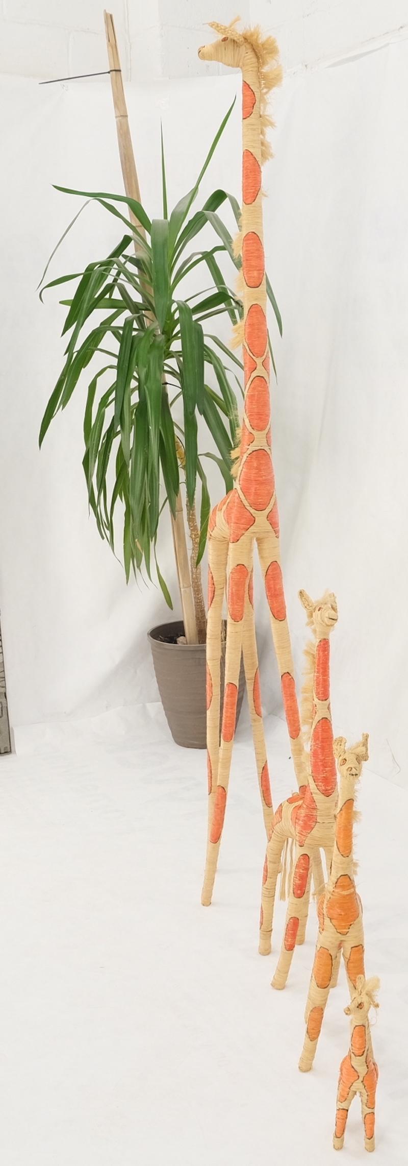 Group of 4 Giraffe Folk Art Rattan Bamboo Straw Hand Painted Animal Sculptures  For Sale 8