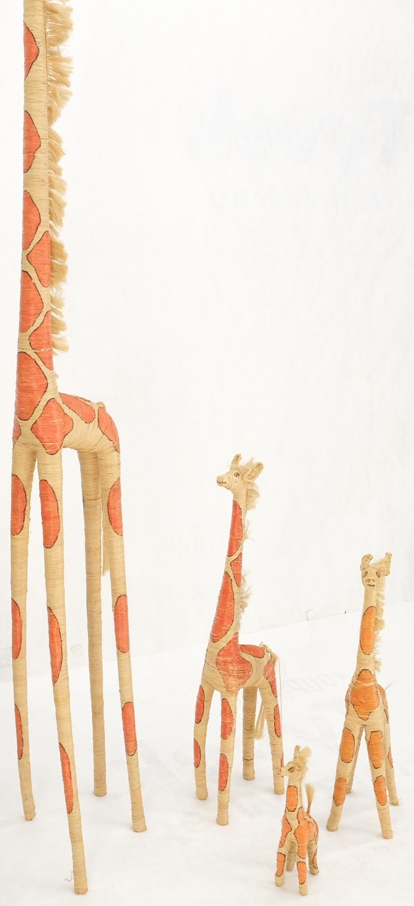 Group of 4 Giraffe Folk Art Rattan Bamboo Straw Hand Painted Animal Sculptures  For Sale 1