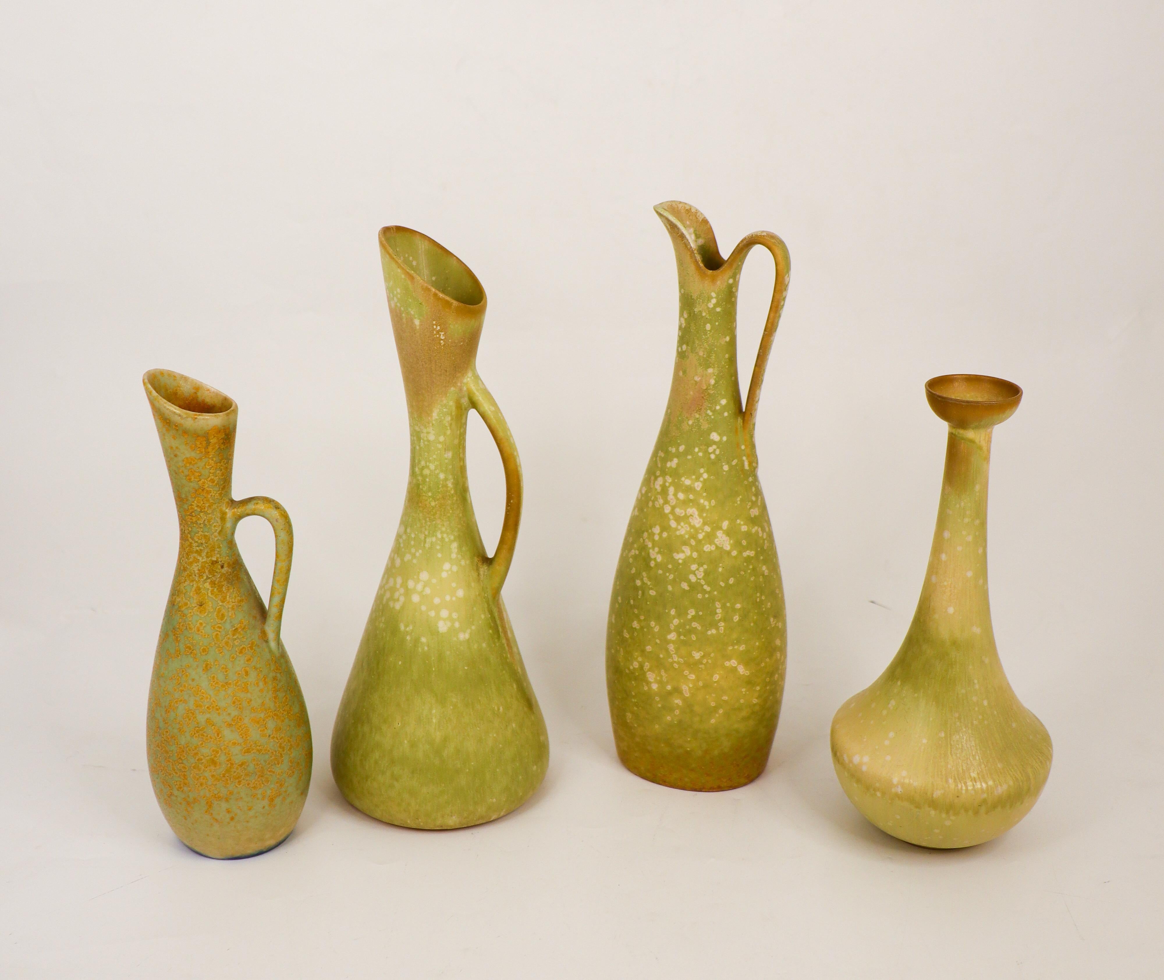 Scandinave moderne Groupe de 4 vases mouchetés verts Céramique, Rörstrand - Gunnar Nylund en vente