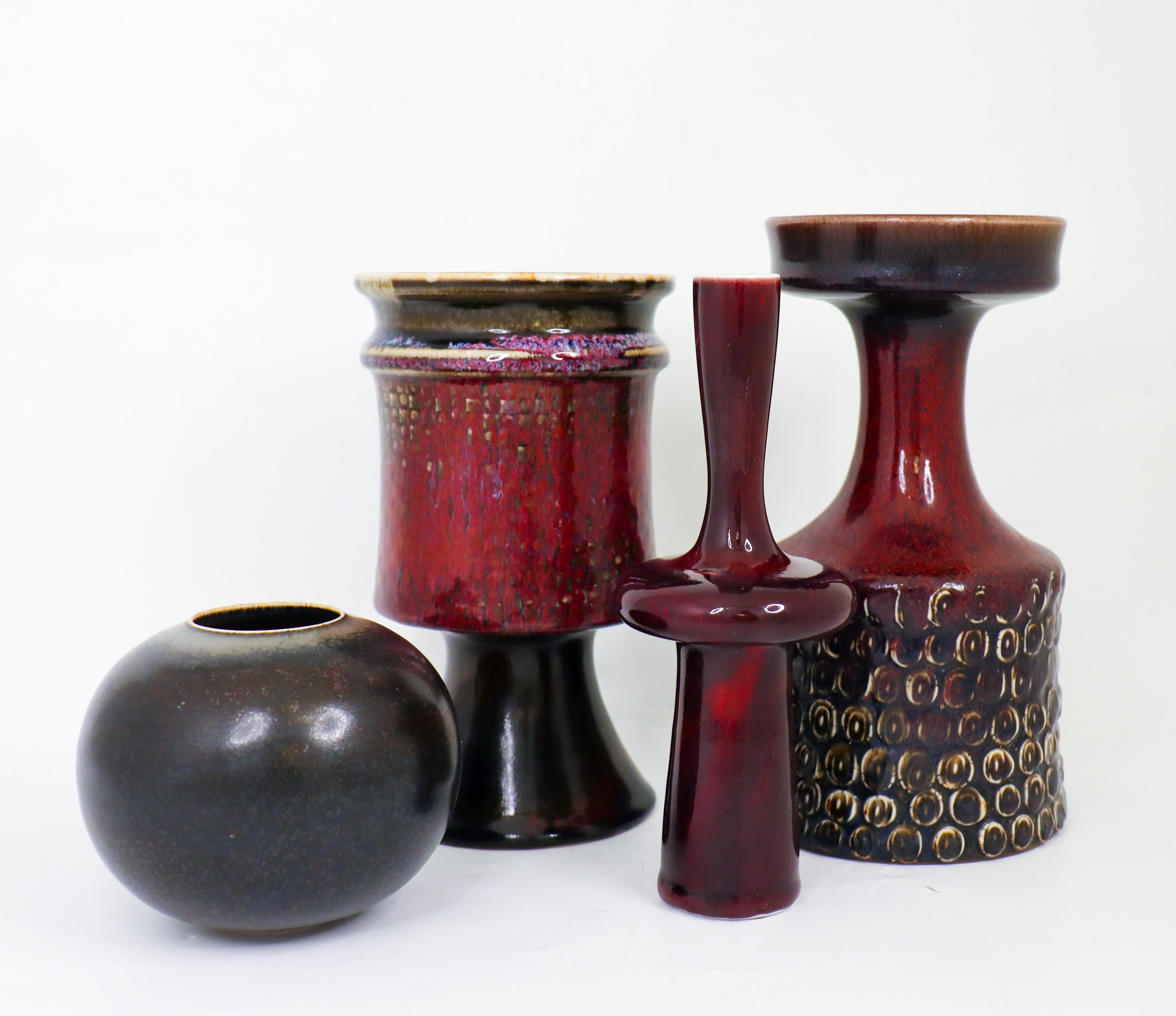 Group of 4 Red & Black Ceramic Vases - Gustavsberg - Stig Lindberg  In Excellent Condition For Sale In Stockholm, SE