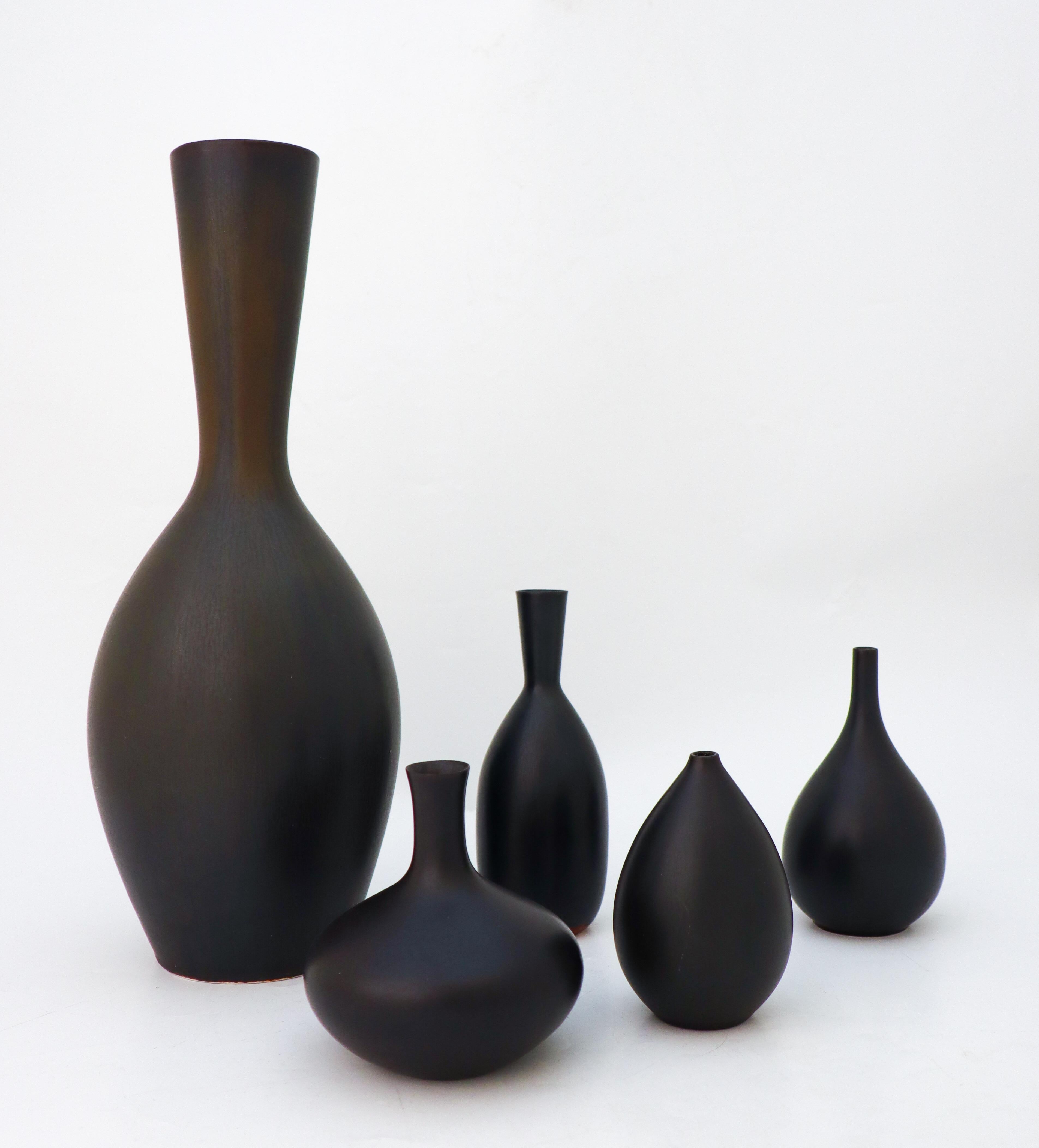 Swedish Group of 5 Black Vases Ceramics, Rörstrand Carl-Harry Stålhane, Midcentury For Sale