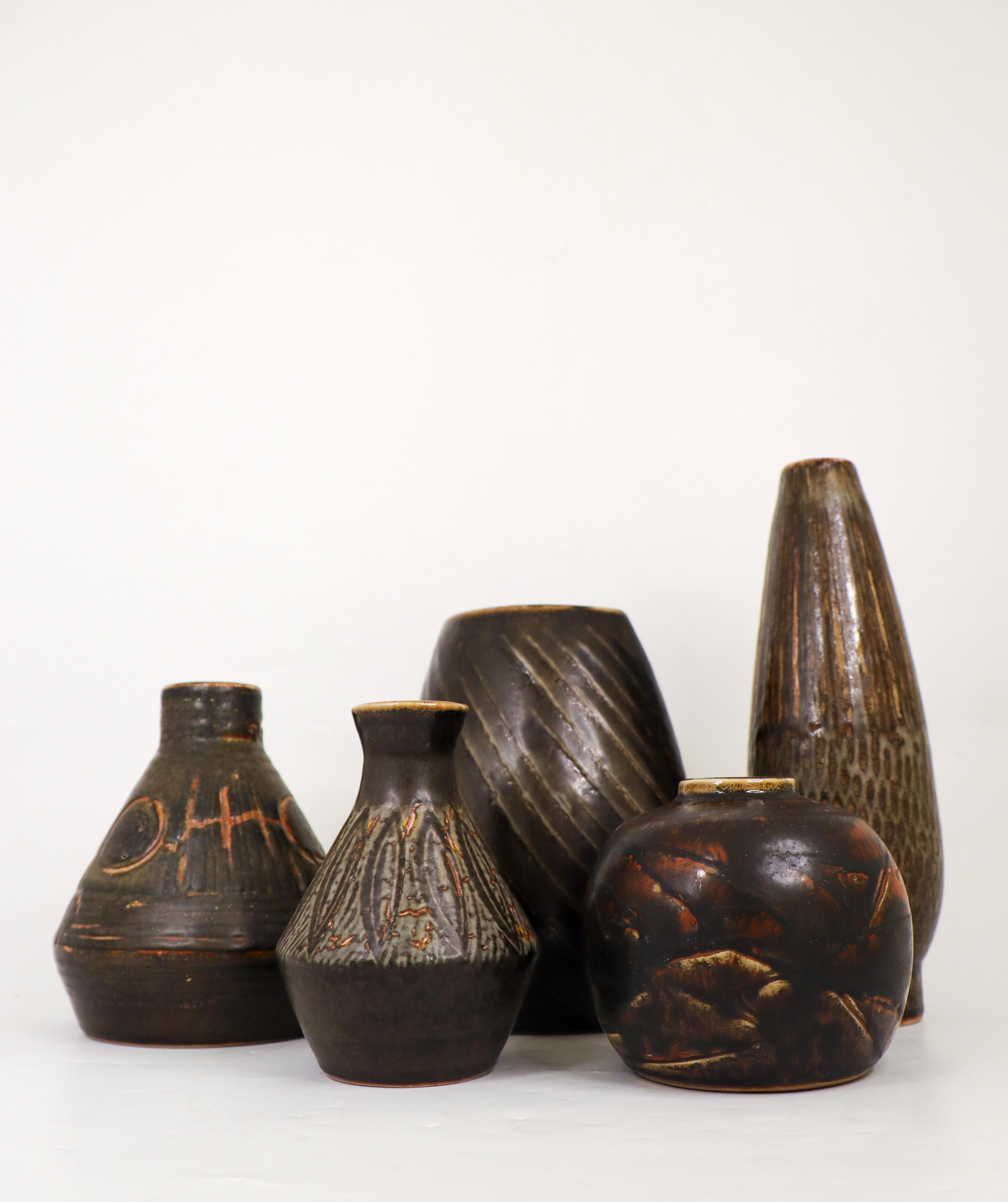 Suédois Groupe de 5 vases Brown Céramique, Rörstrand - Carl-Harry Stålhane en vente