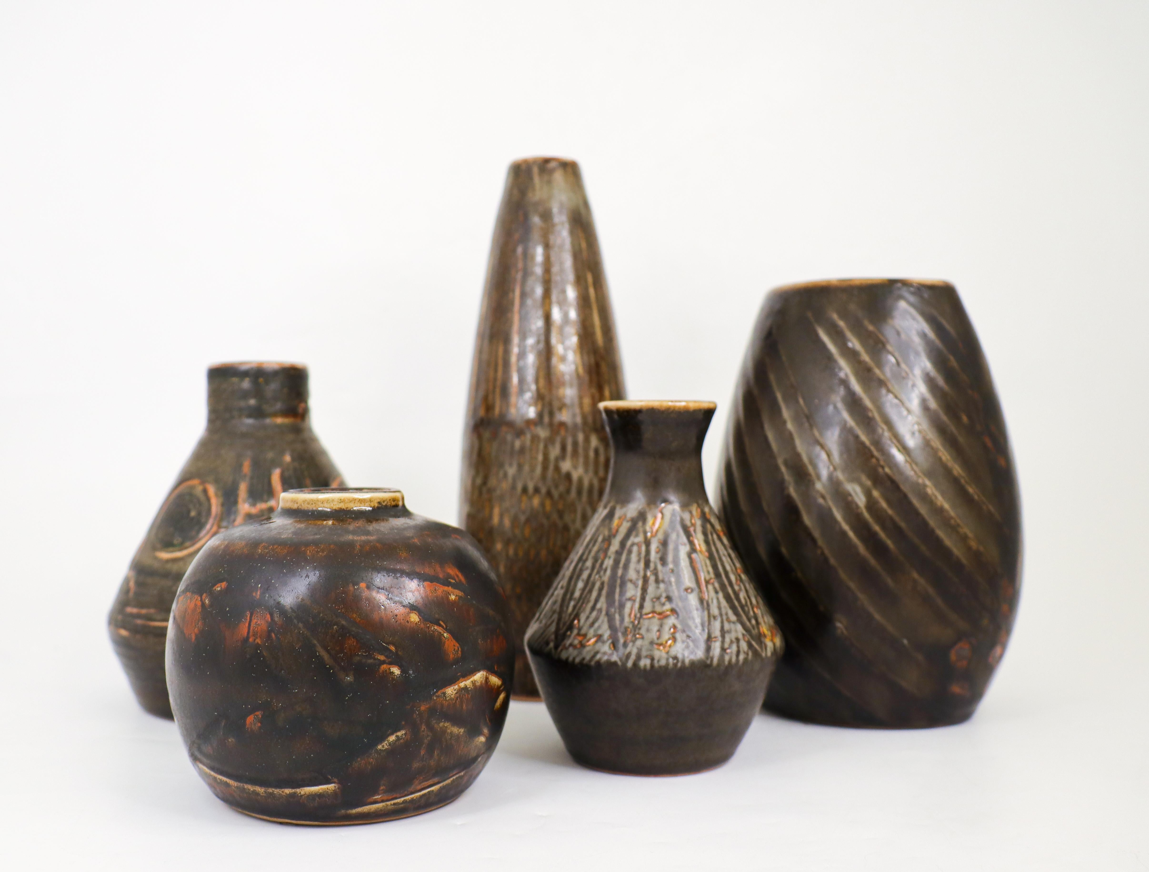 Groupe de 5 vases Brown Céramique, Rörstrand - Carl-Harry Stålhane Excellent état - En vente à Stockholm, SE