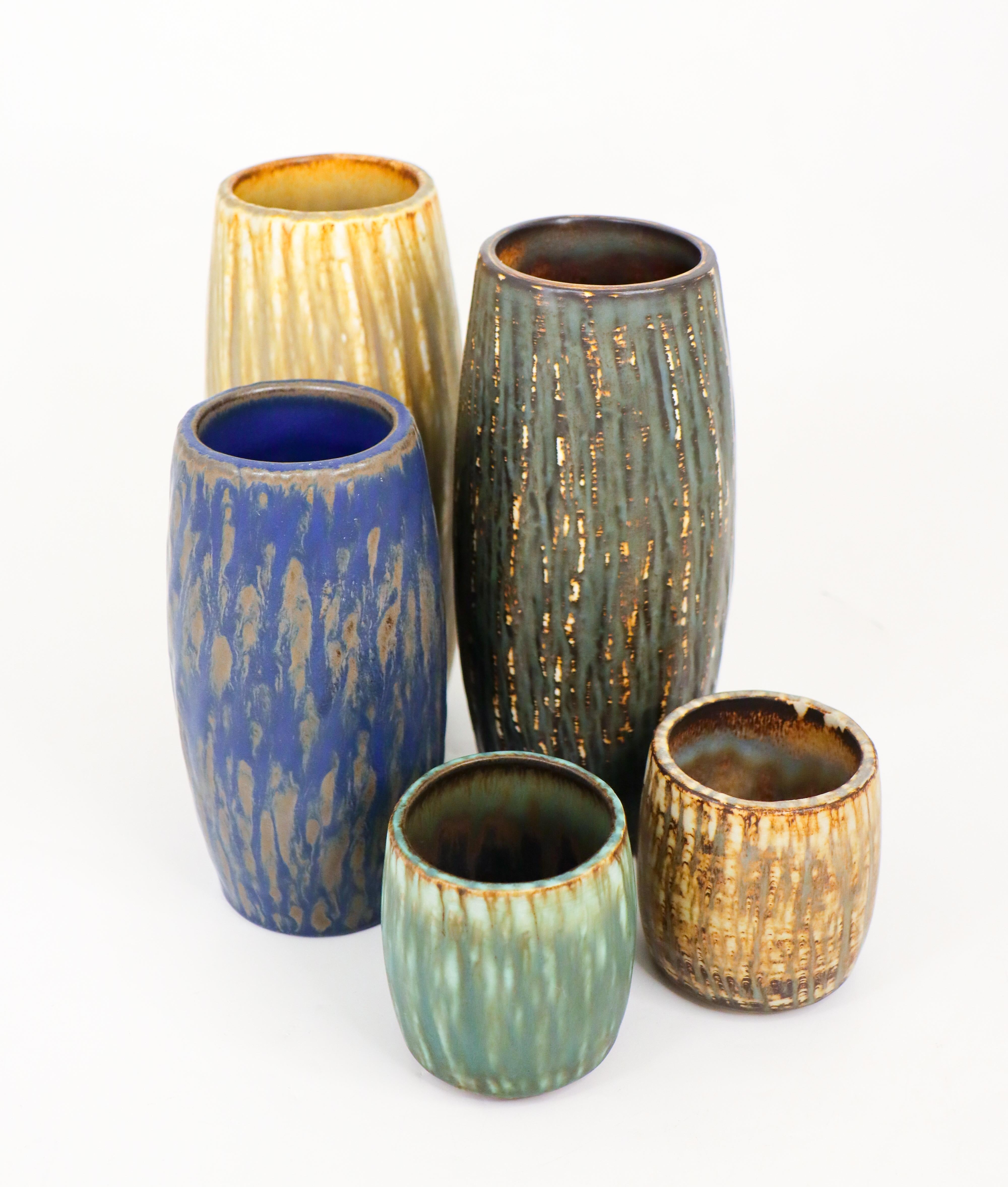 Groupe de 5 vases en céramique - Rubus Rörstrand - Gunnar Nylund Excellent état - En vente à Stockholm, SE
