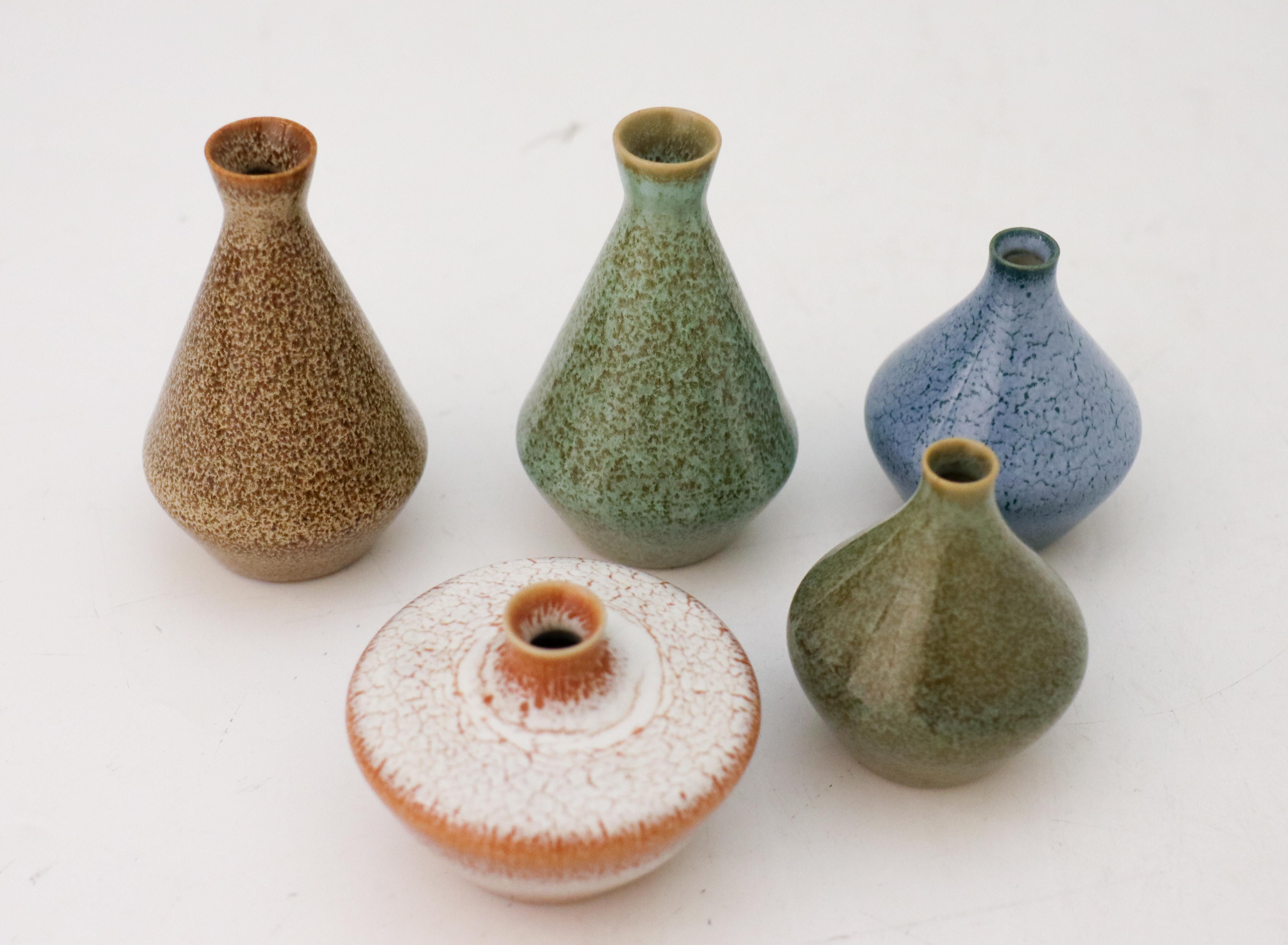 Gruppe von 5 Miniature Vasen, Bertil Lundgren, Rörstrand, Midcentury Vintage (Skandinavische Moderne) im Angebot