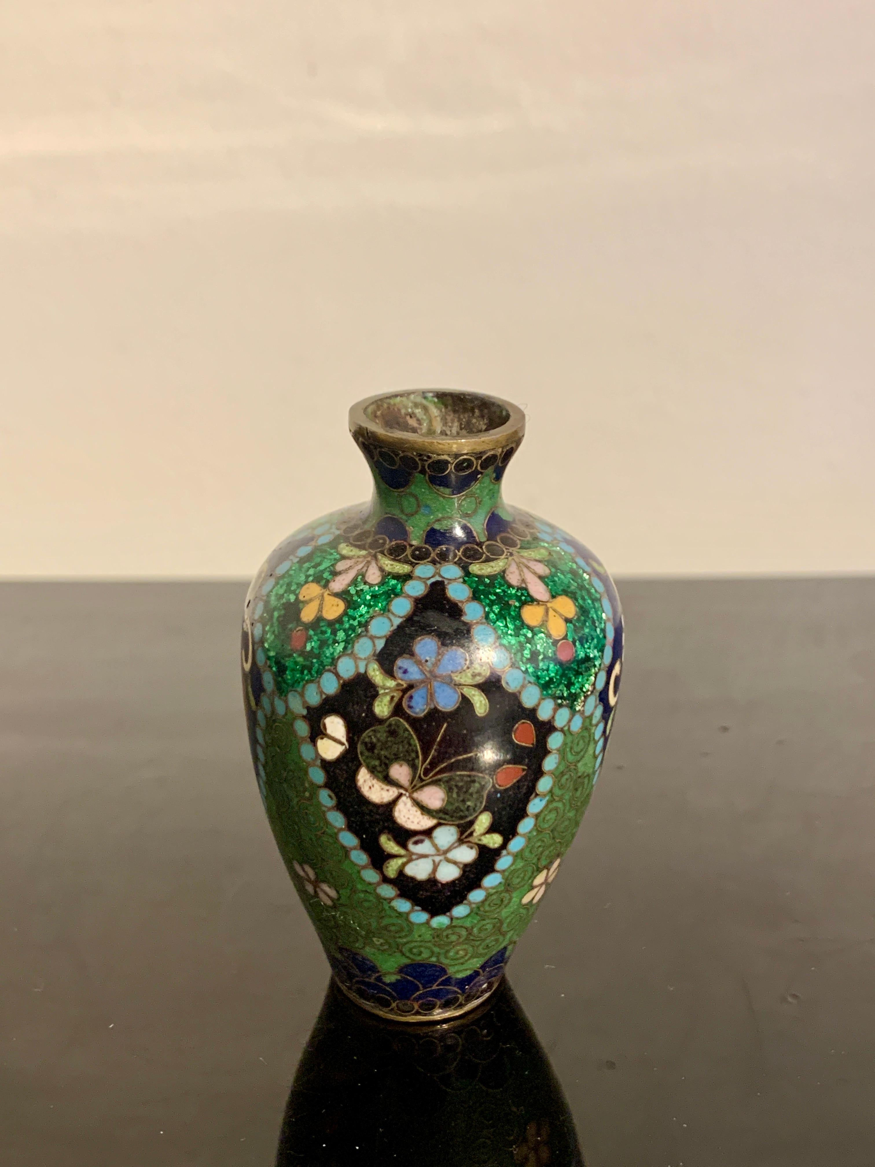 Group of 5 Small Japanese Cloisonne and Ginbari Vases, Early 20th Century, Japan For Sale 6