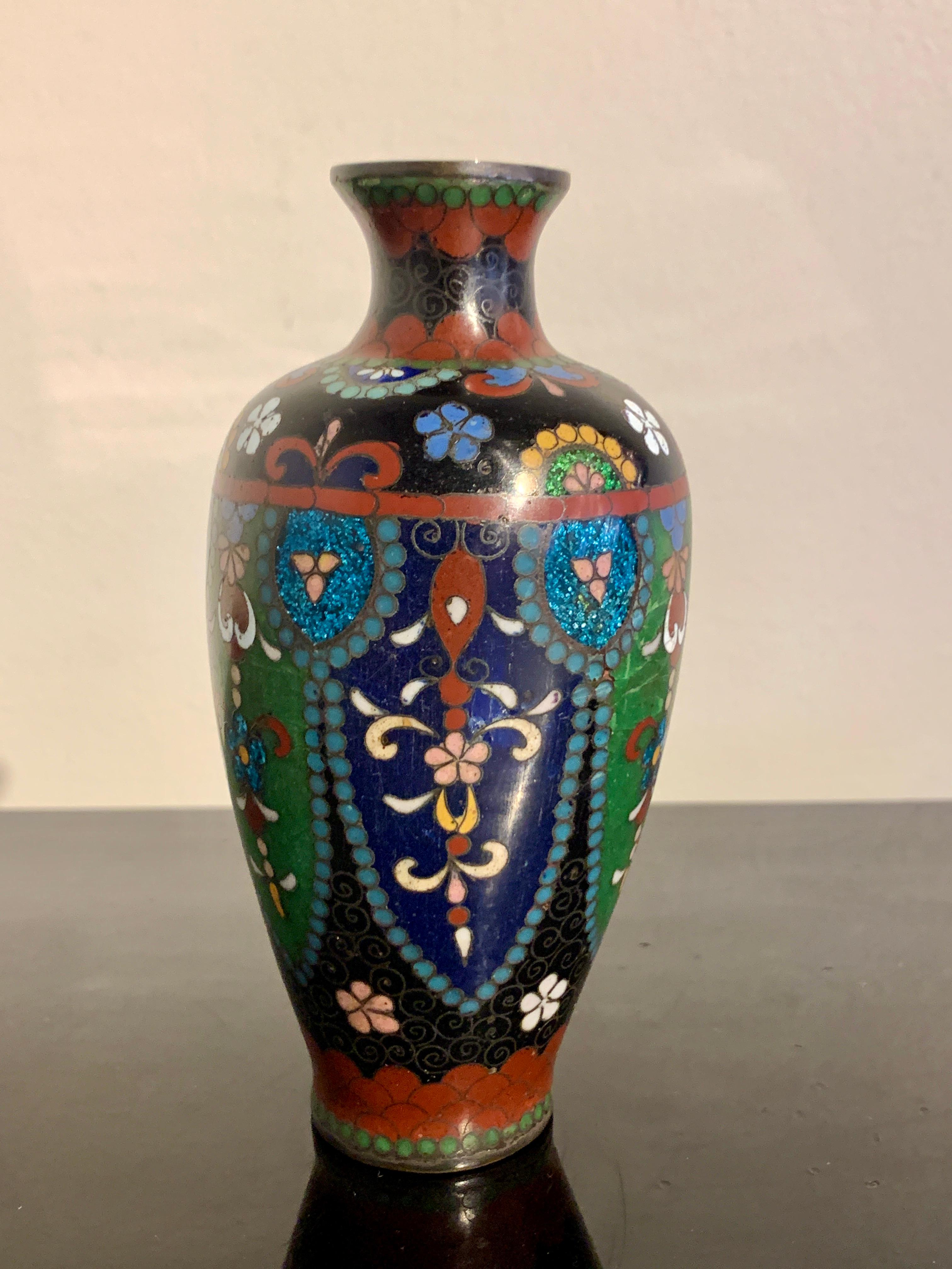 Group of 5 Small Japanese Cloisonne and Ginbari Vases, Early 20th Century, Japan For Sale 2